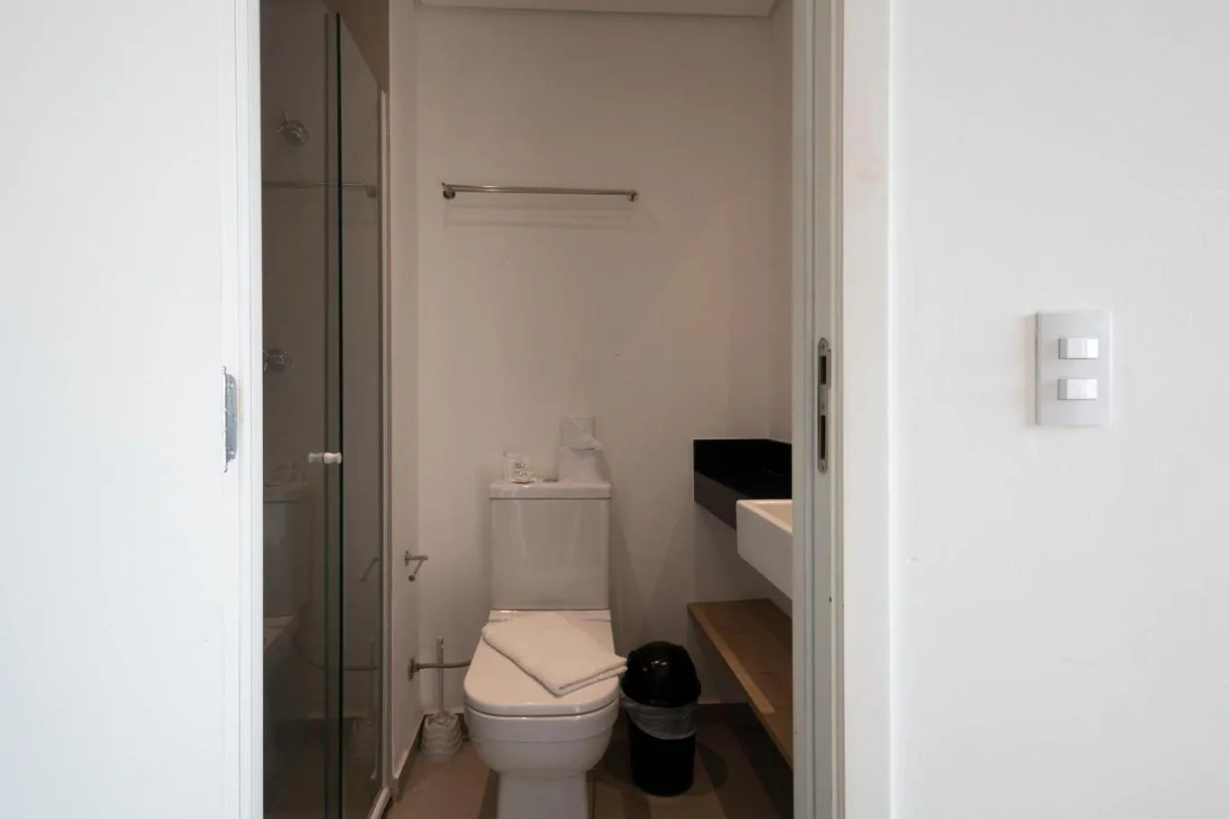 Bathroom in 360 VN Turiassú by Housi