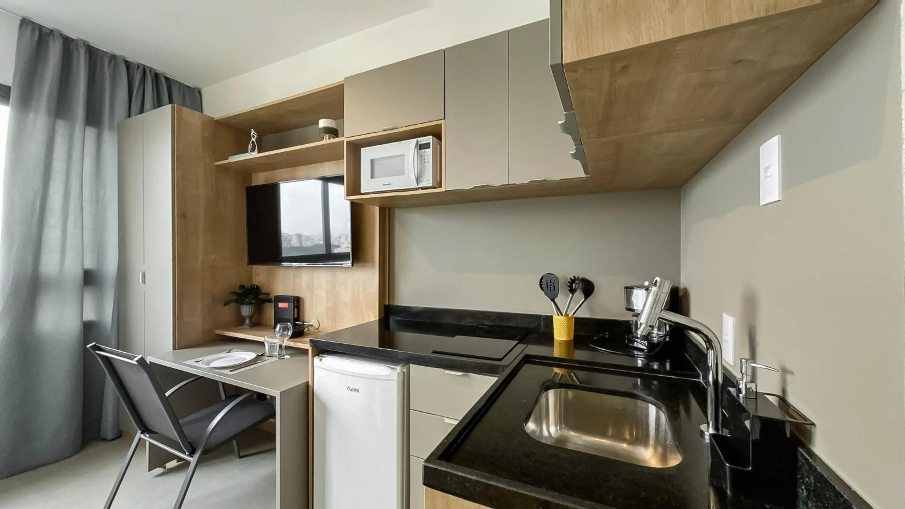 Kitchen or kitchenette in 360 VN Turiassú by Housi