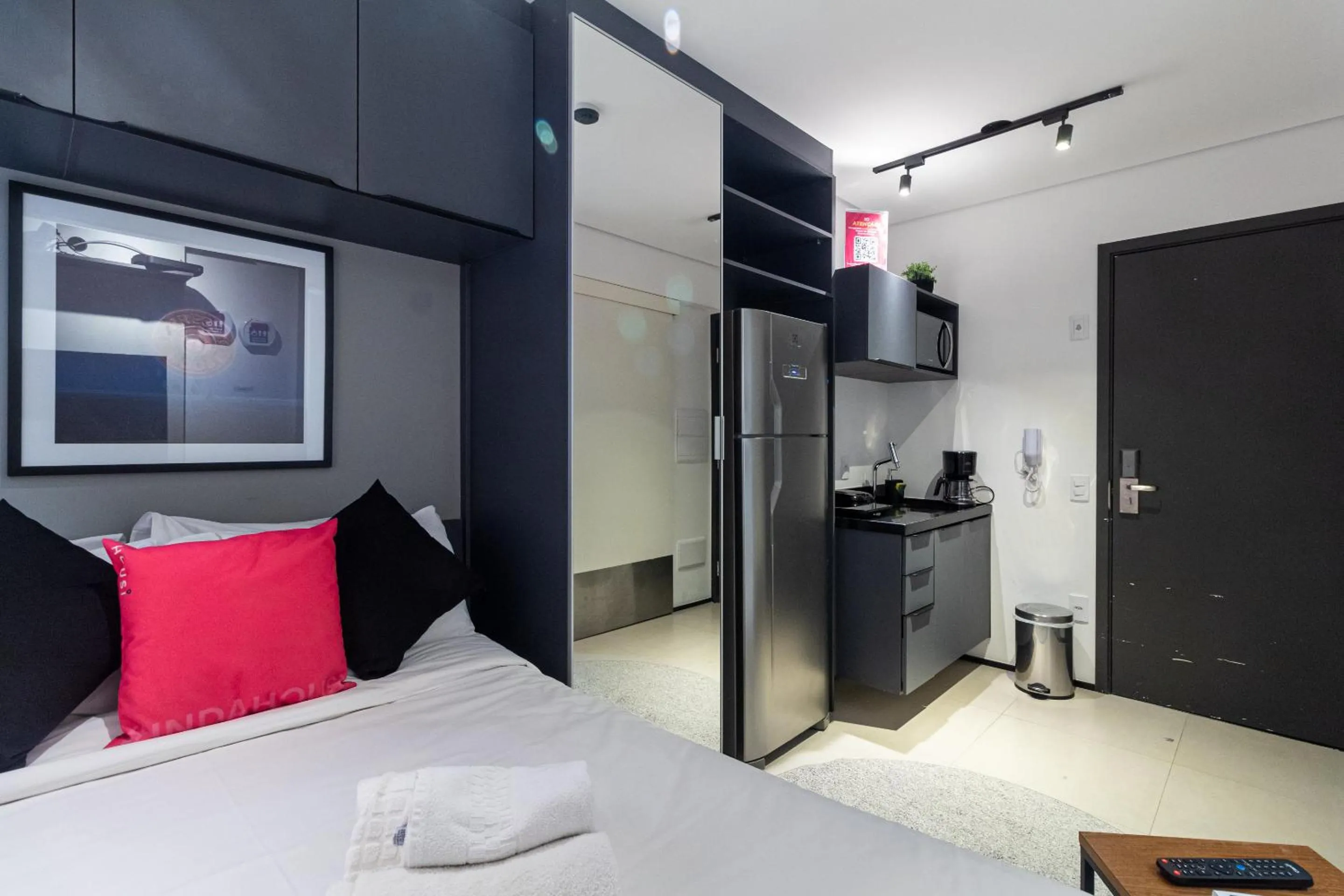 Dining area, Bed in 360 VN Turiassú by Housi