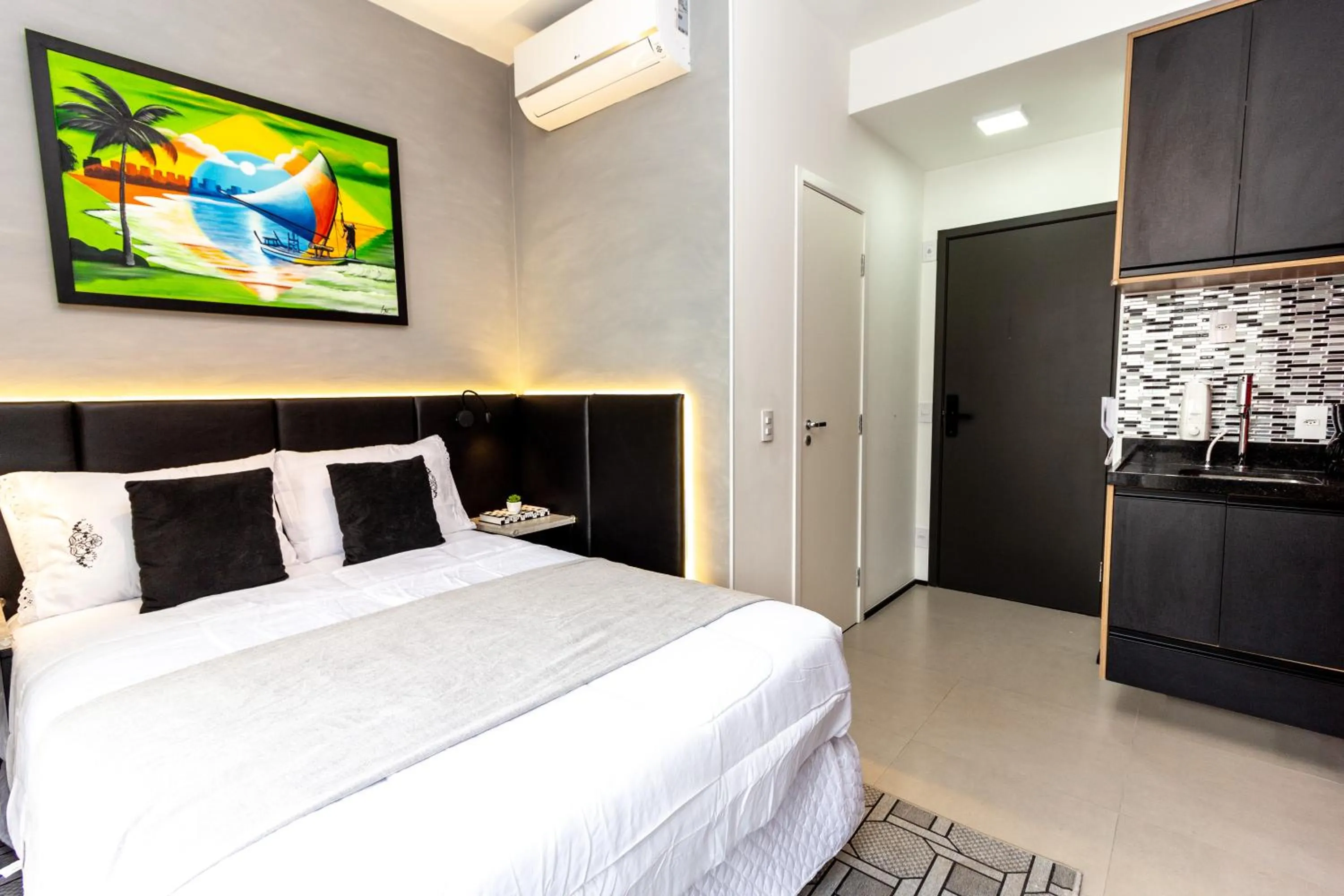 Photo of the whole room, Bed in 360 VN Turiassú by Housi