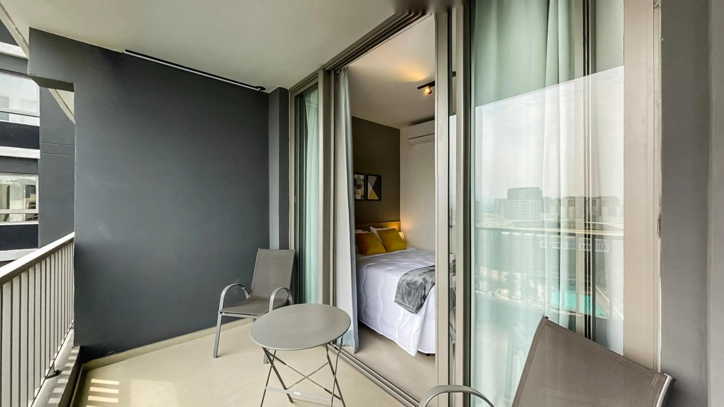 Balcony/Terrace, Bed in 360 VN Turiassú by Housi