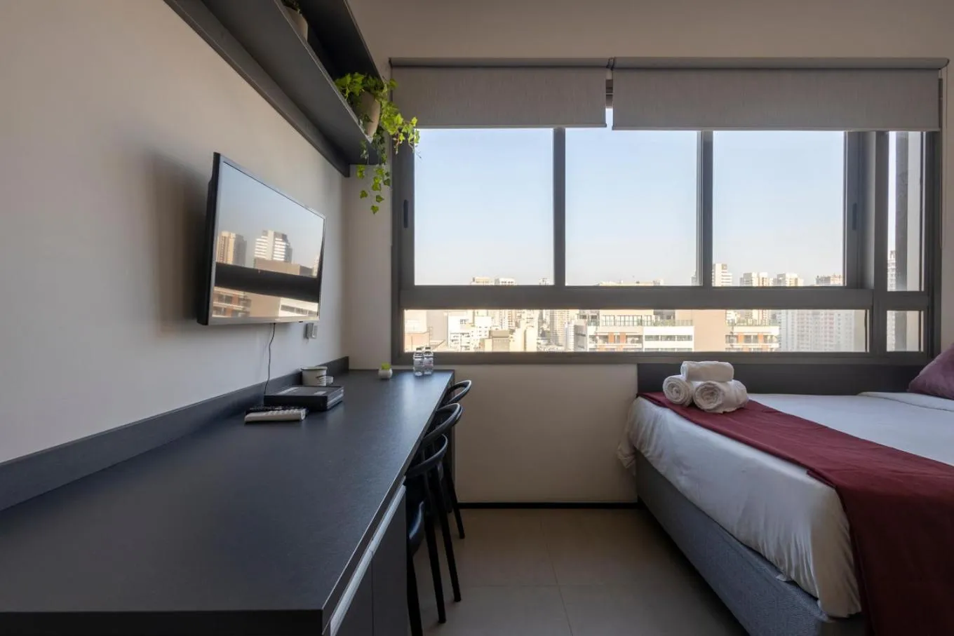 Photo of the whole room, Bed in 360 VN Turiassú by Housi