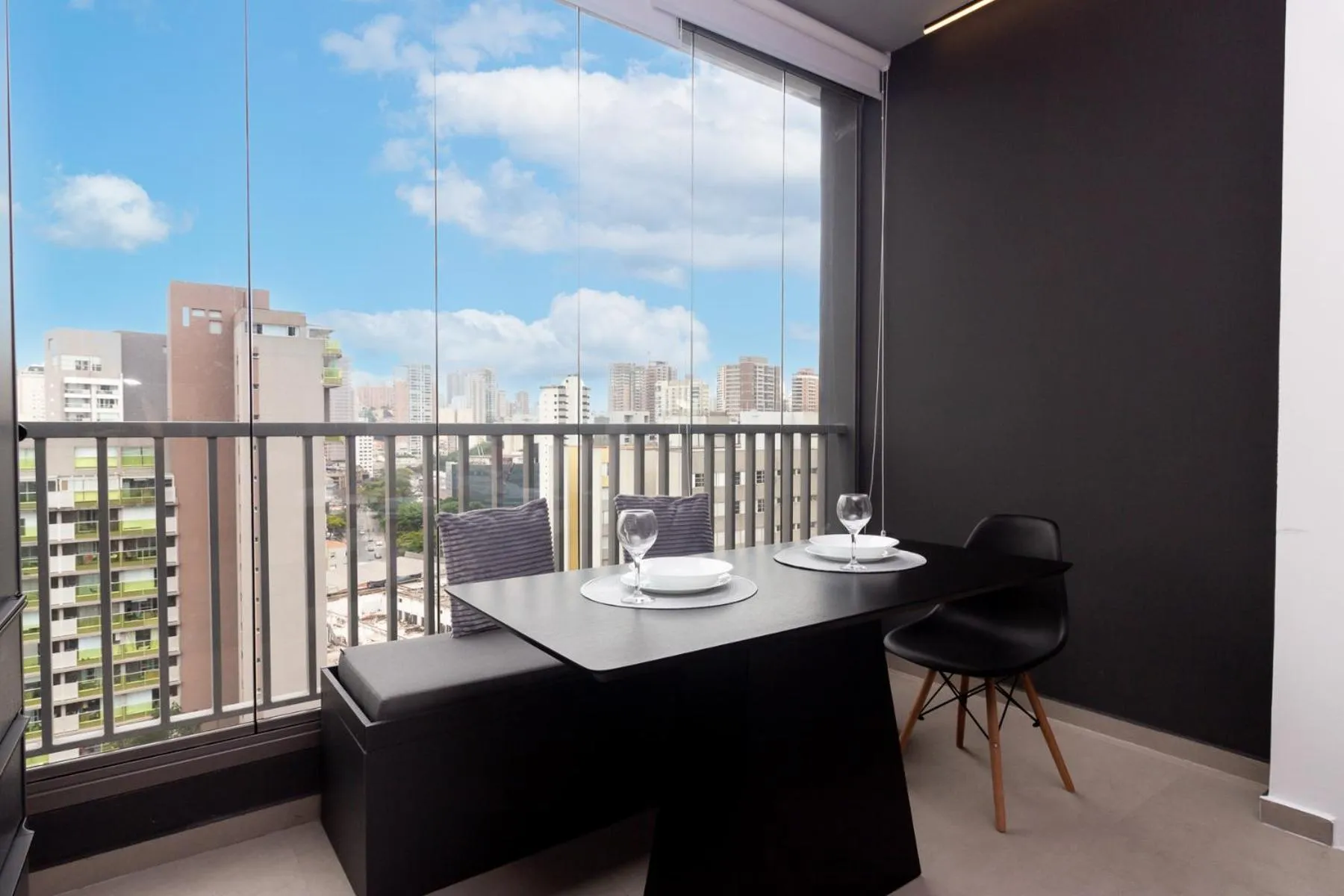 Dining area in 360 VN Turiassú by Housi