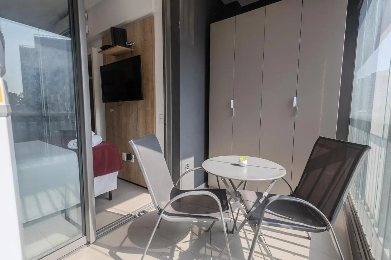 Balcony/Terrace in 360 VN Turiassú by Housi