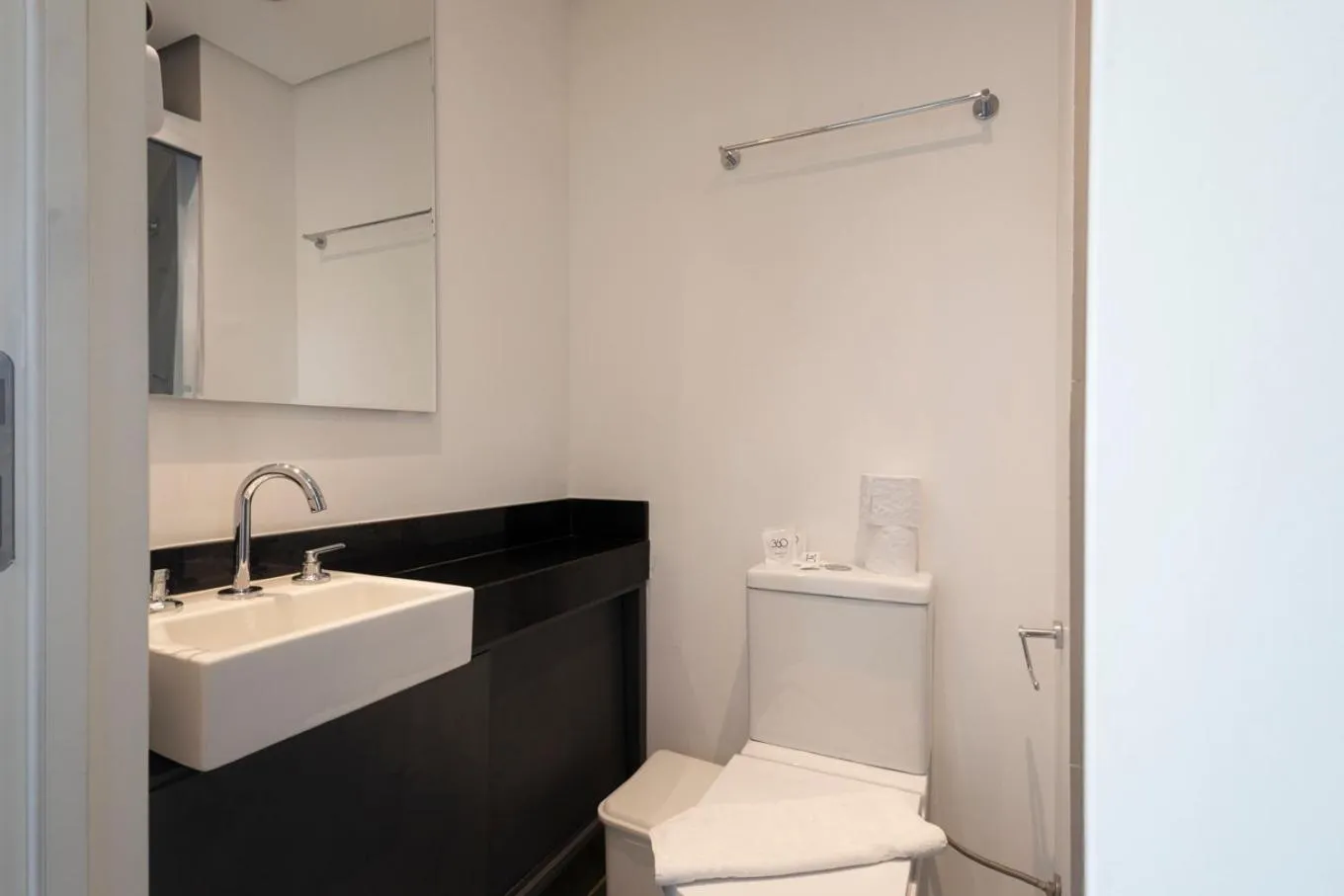 Toilet in 360 VN Turiassú by Housi