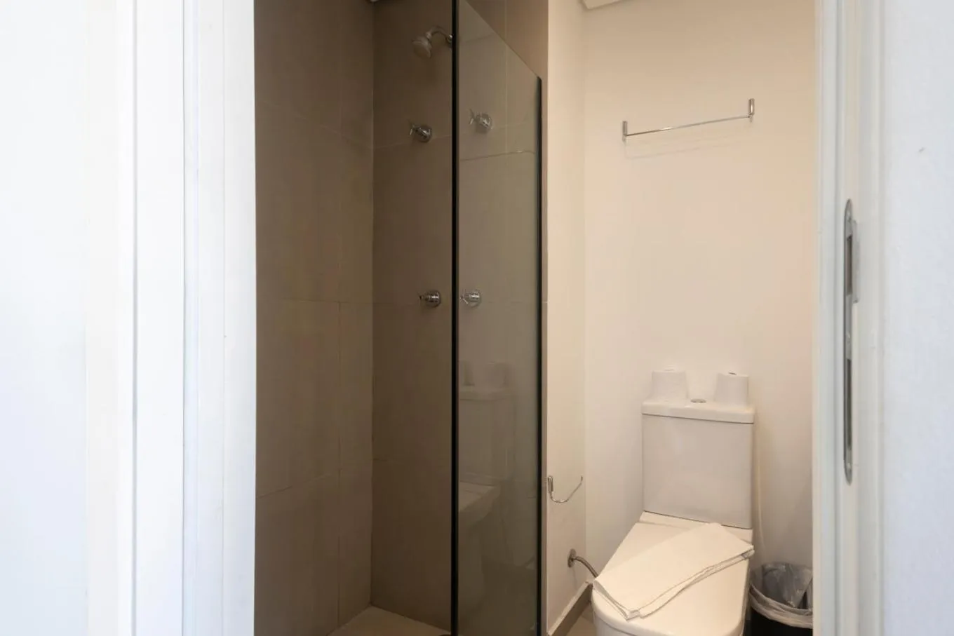 Bathroom in 360 VN Turiassú by Housi