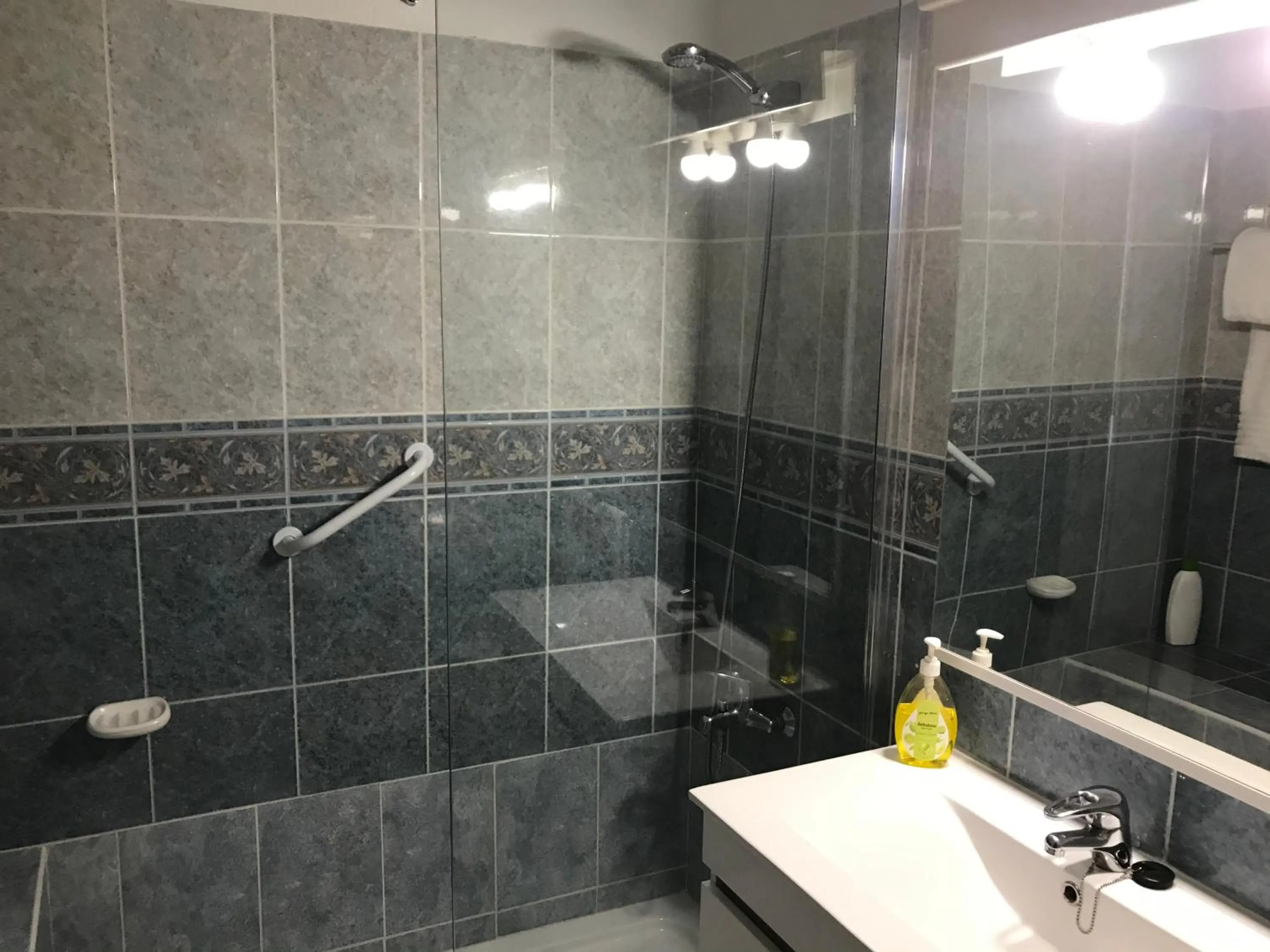 Bathroom in Apartamentos Barracuda