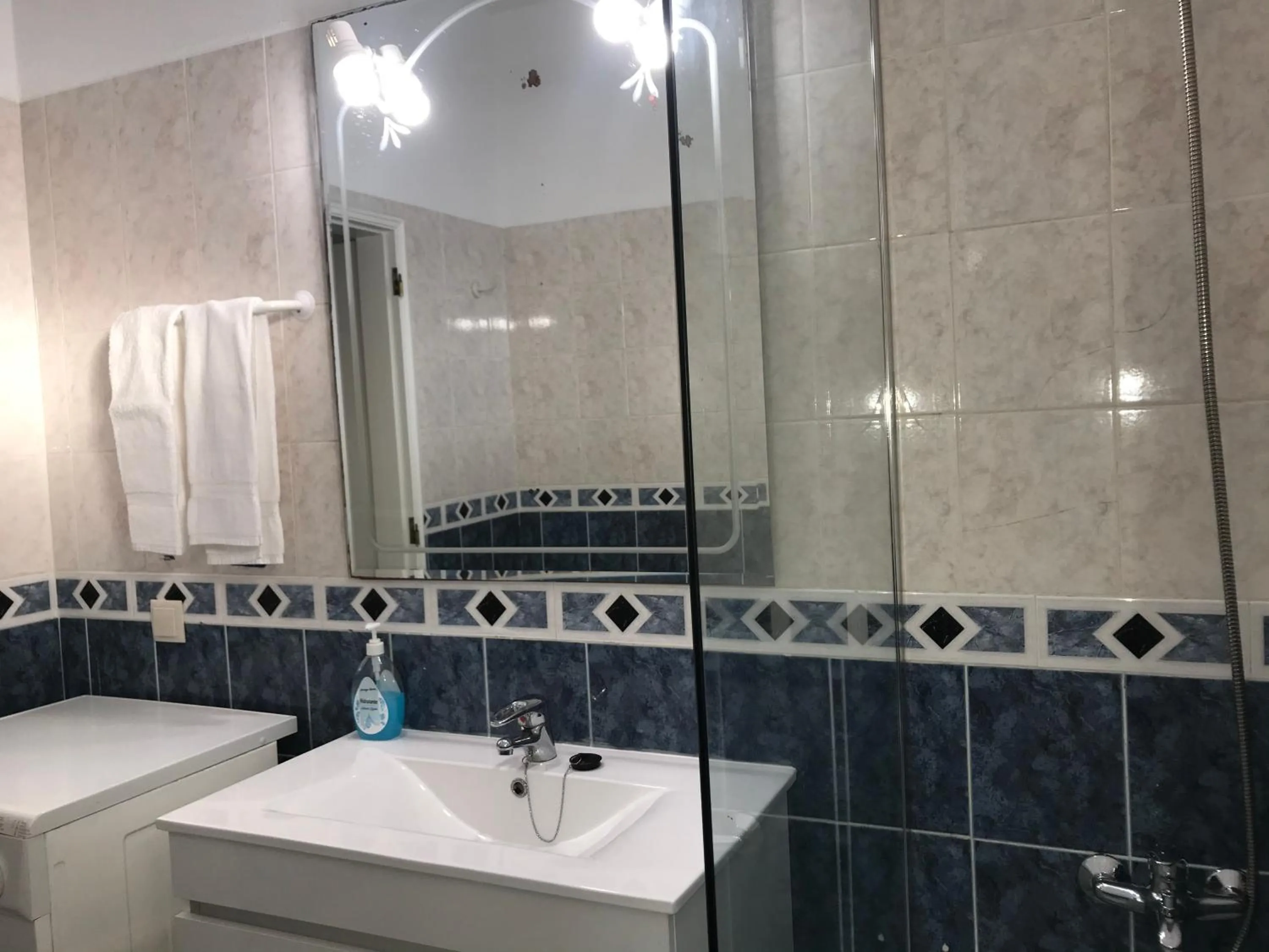 Bathroom in Apartamentos Barracuda