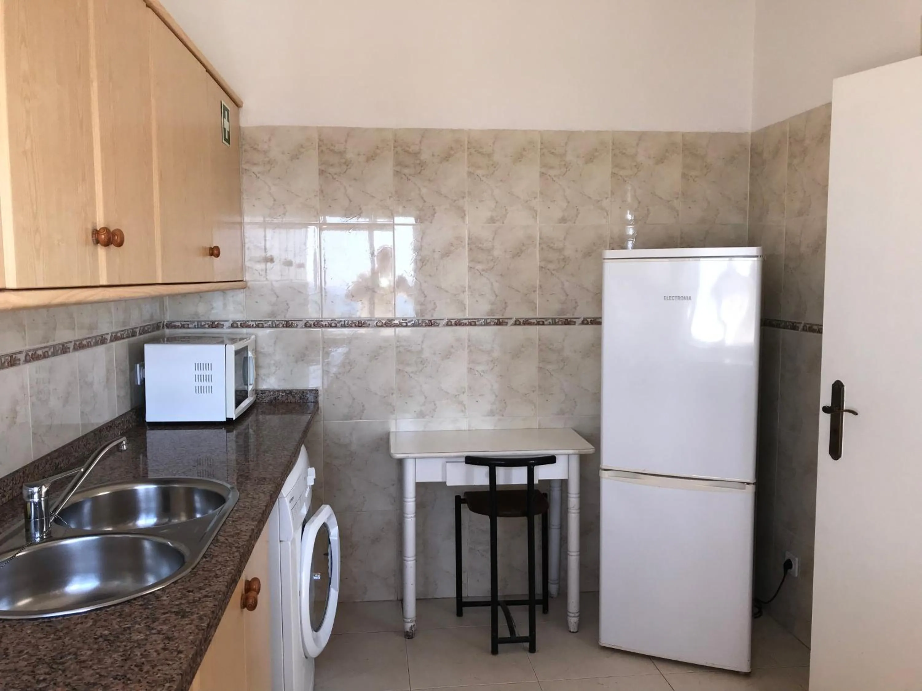 Kitchen or kitchenette in Apartamentos Barracuda