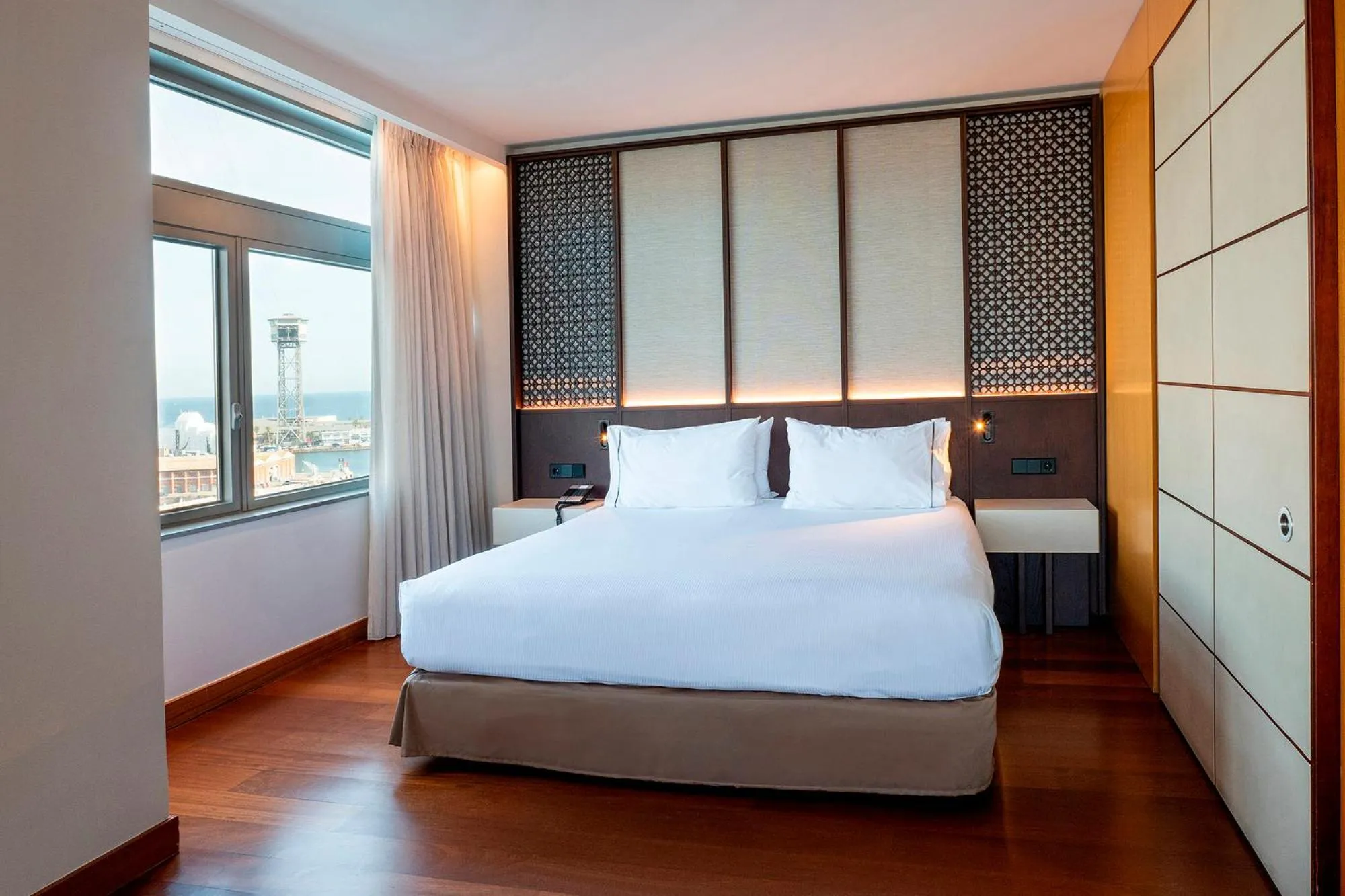 Bed in Eurostars Grand Marina Hotel GL