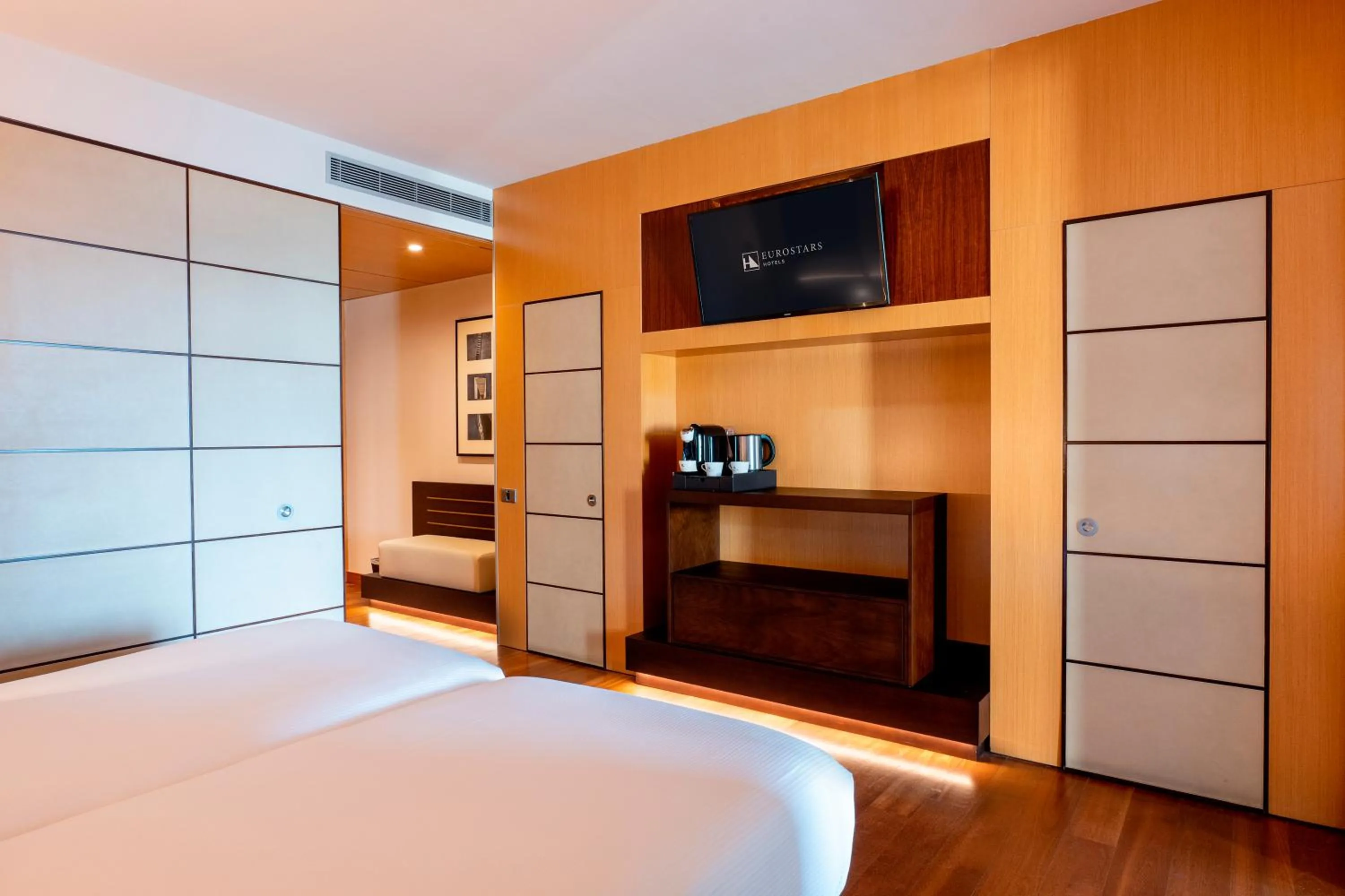 Bed in Eurostars Grand Marina Hotel GL