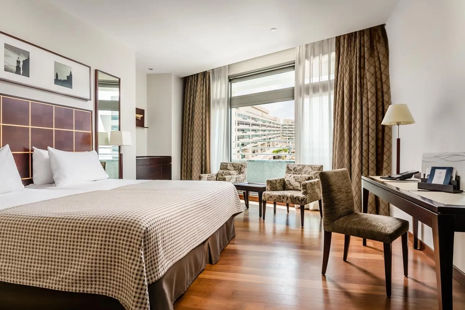 Bedroom, Bed in Eurostars Grand Marina Hotel GL