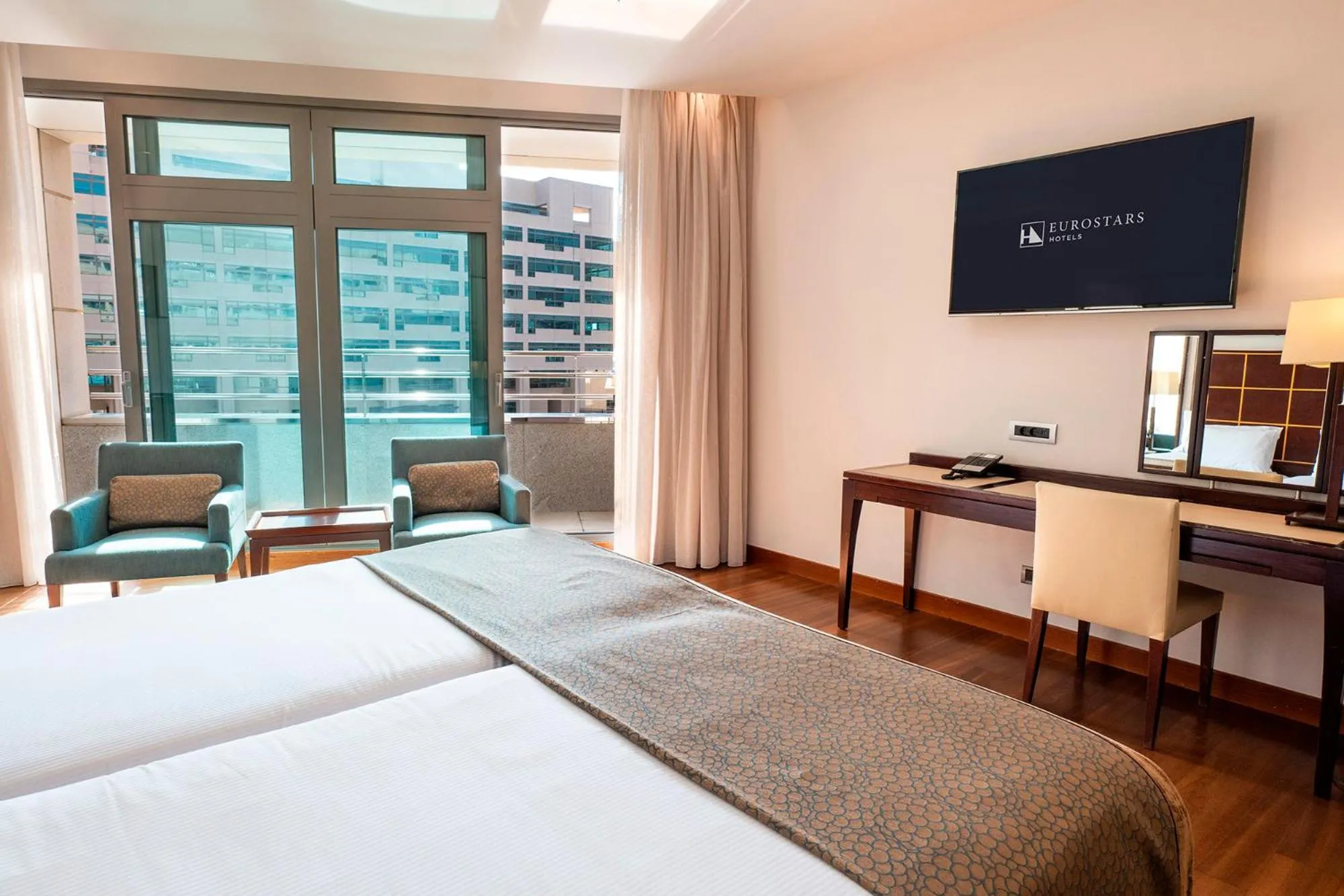 Bedroom, Bed in Eurostars Grand Marina Hotel GL