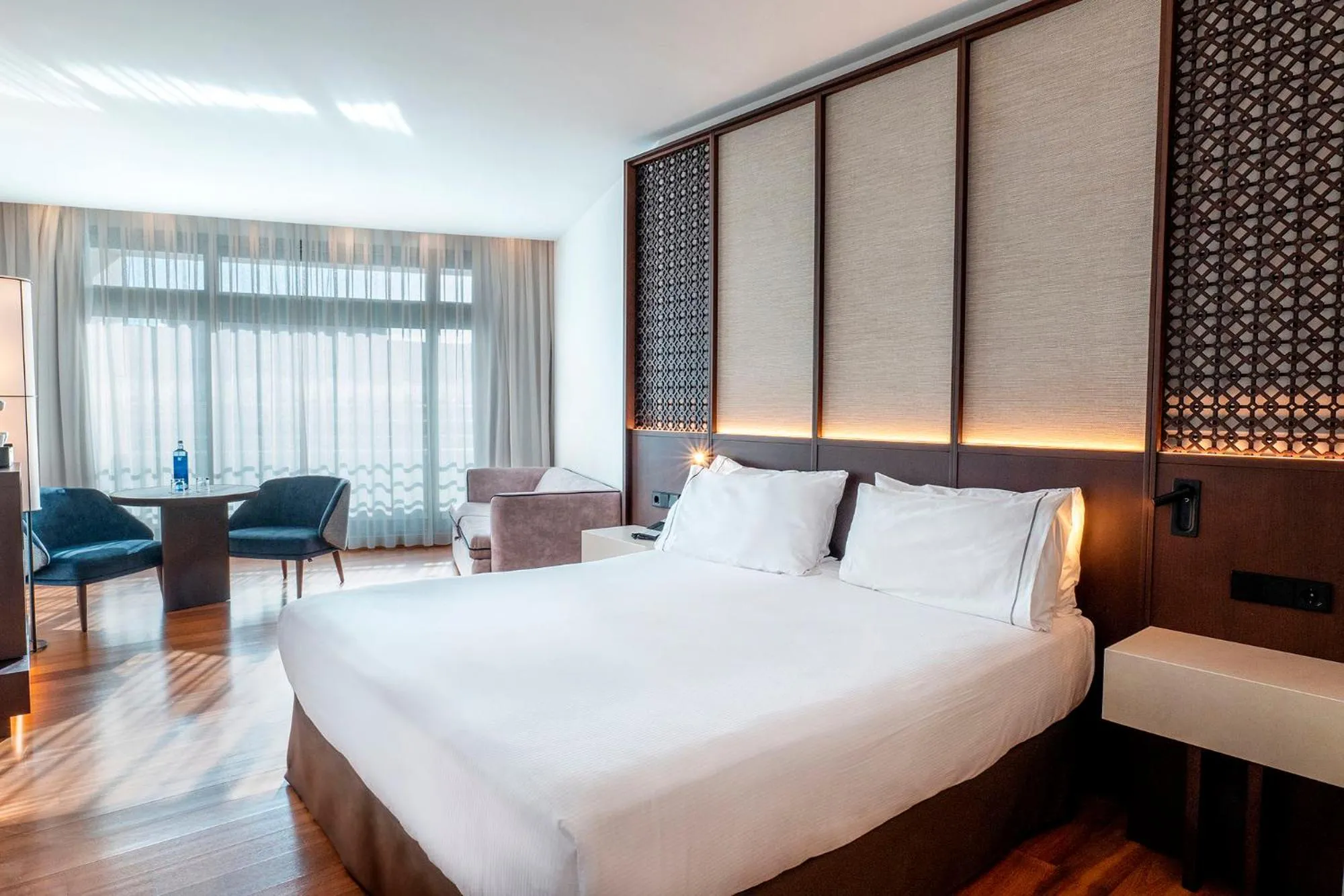 Bed in Eurostars Grand Marina Hotel GL