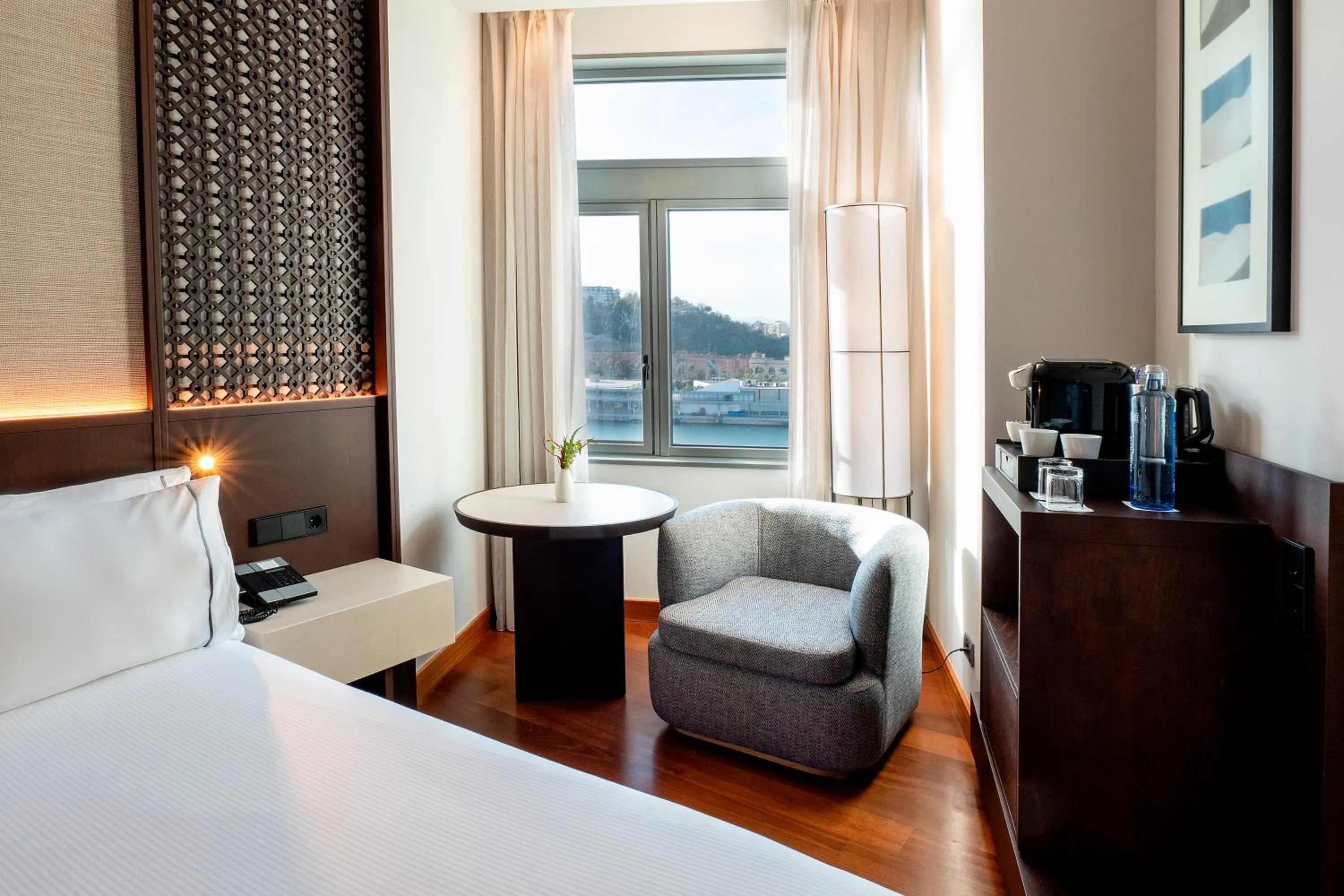 Bed in Eurostars Grand Marina Hotel GL