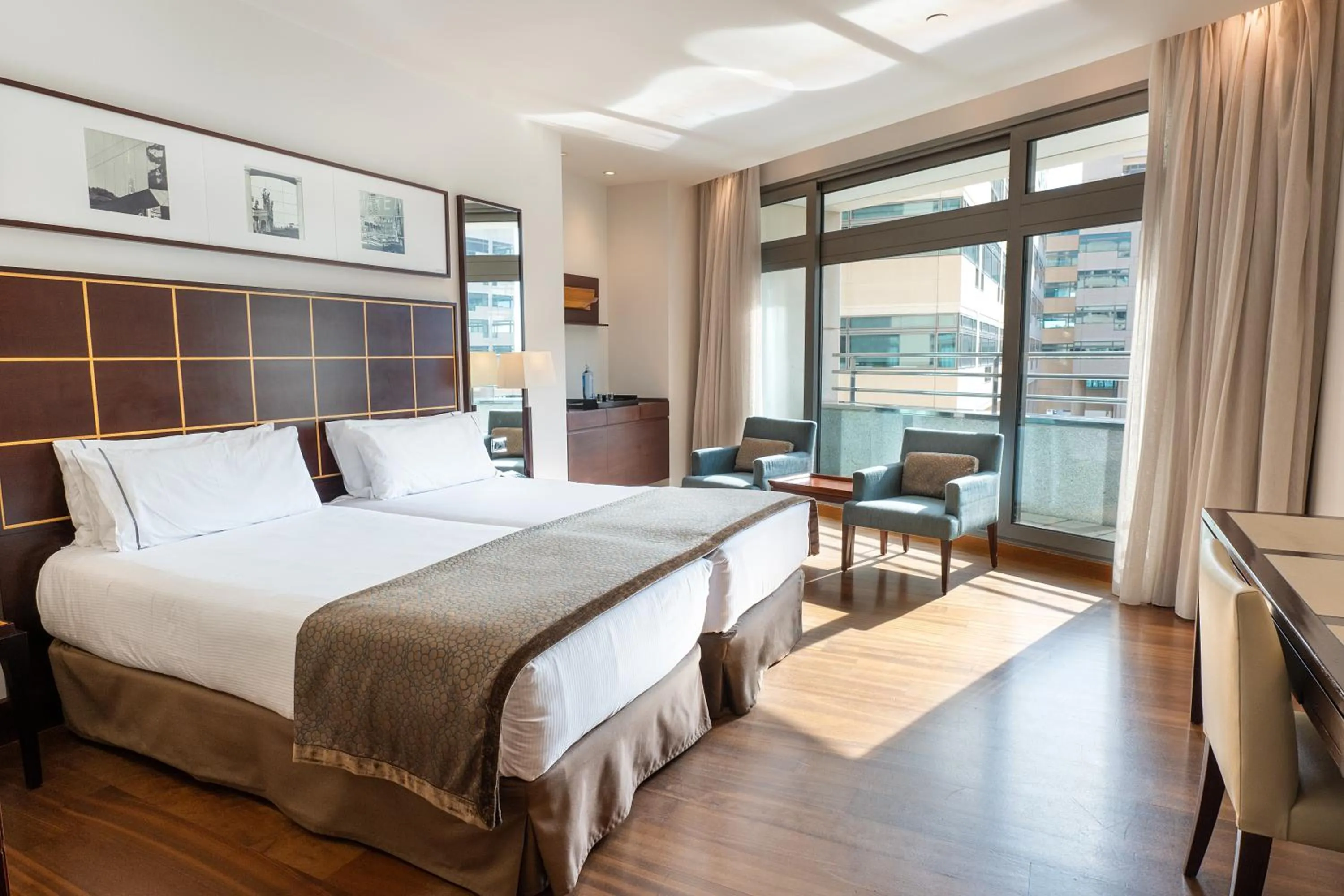 Bedroom, Bed in Eurostars Grand Marina Hotel GL