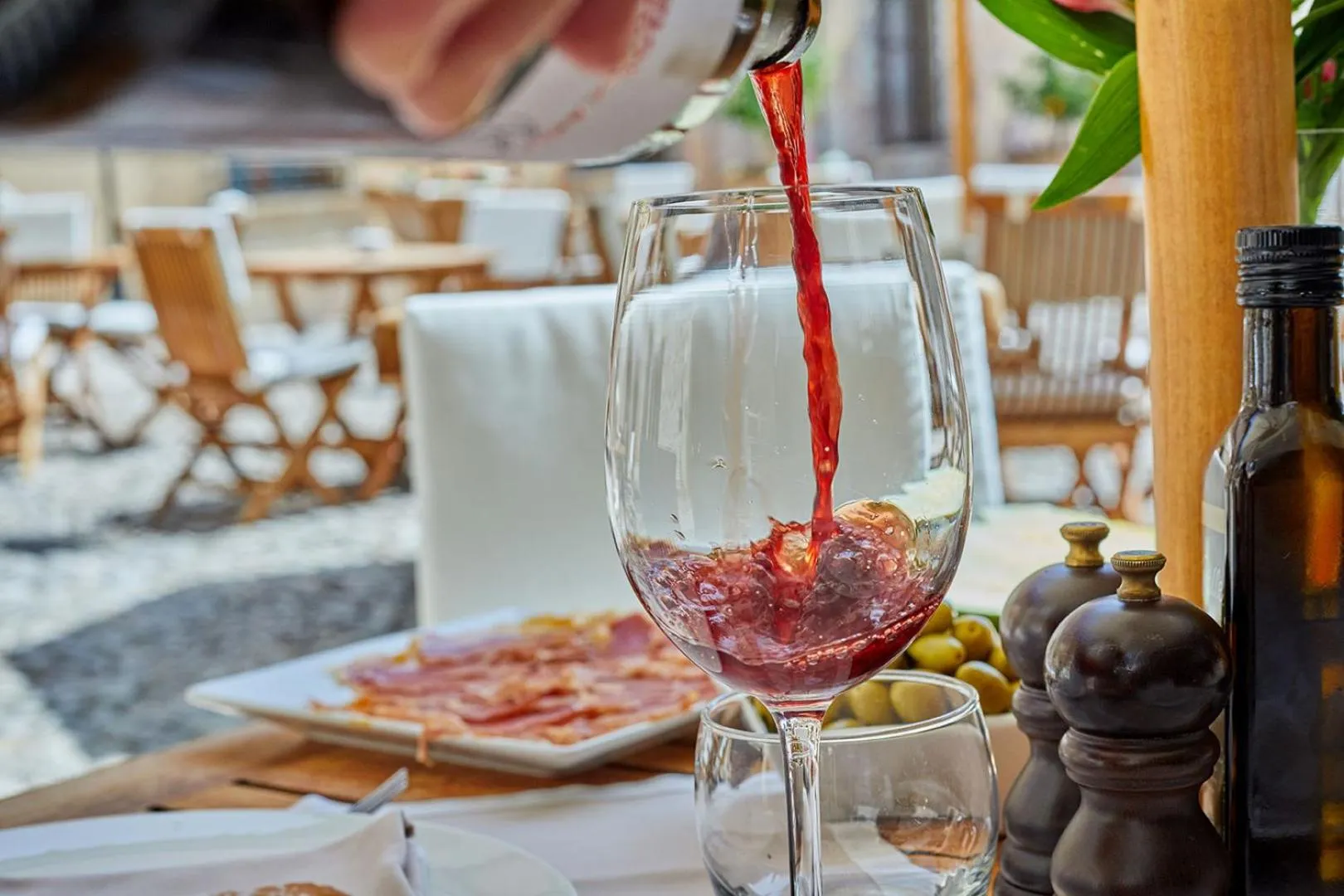 Food and drinks in Cas Comte Suites & Spa - Adults Only