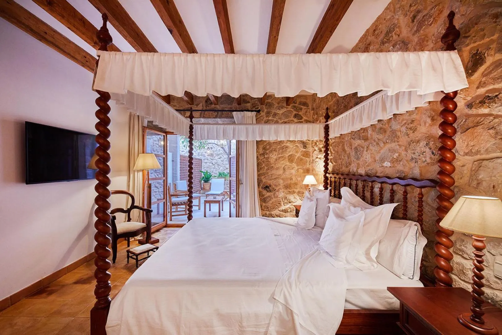 Bed in Cas Comte Suites & Spa - Adults Only