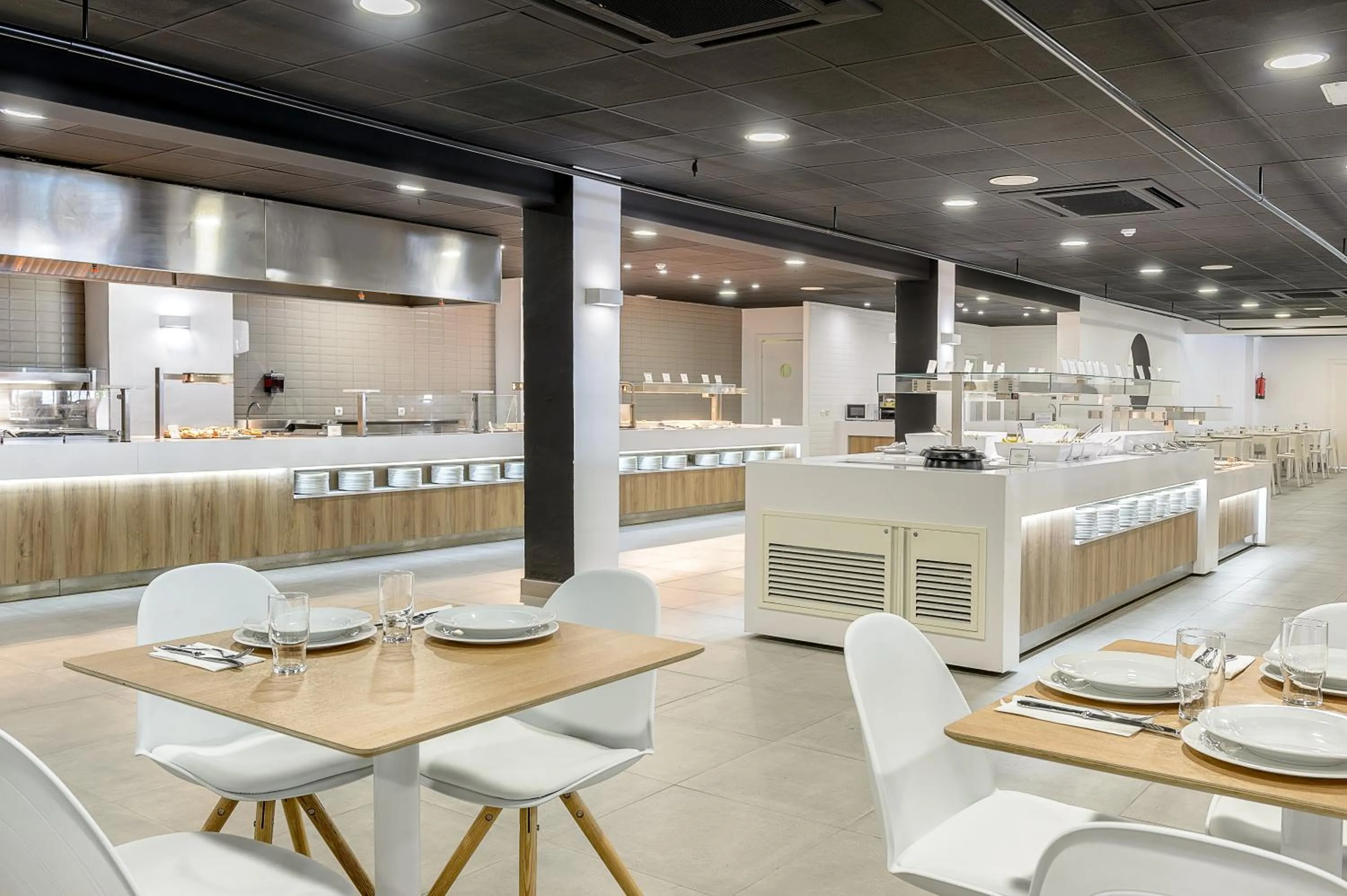 Restaurant/Places to Eat in Hotel Playasol Cala Tarida