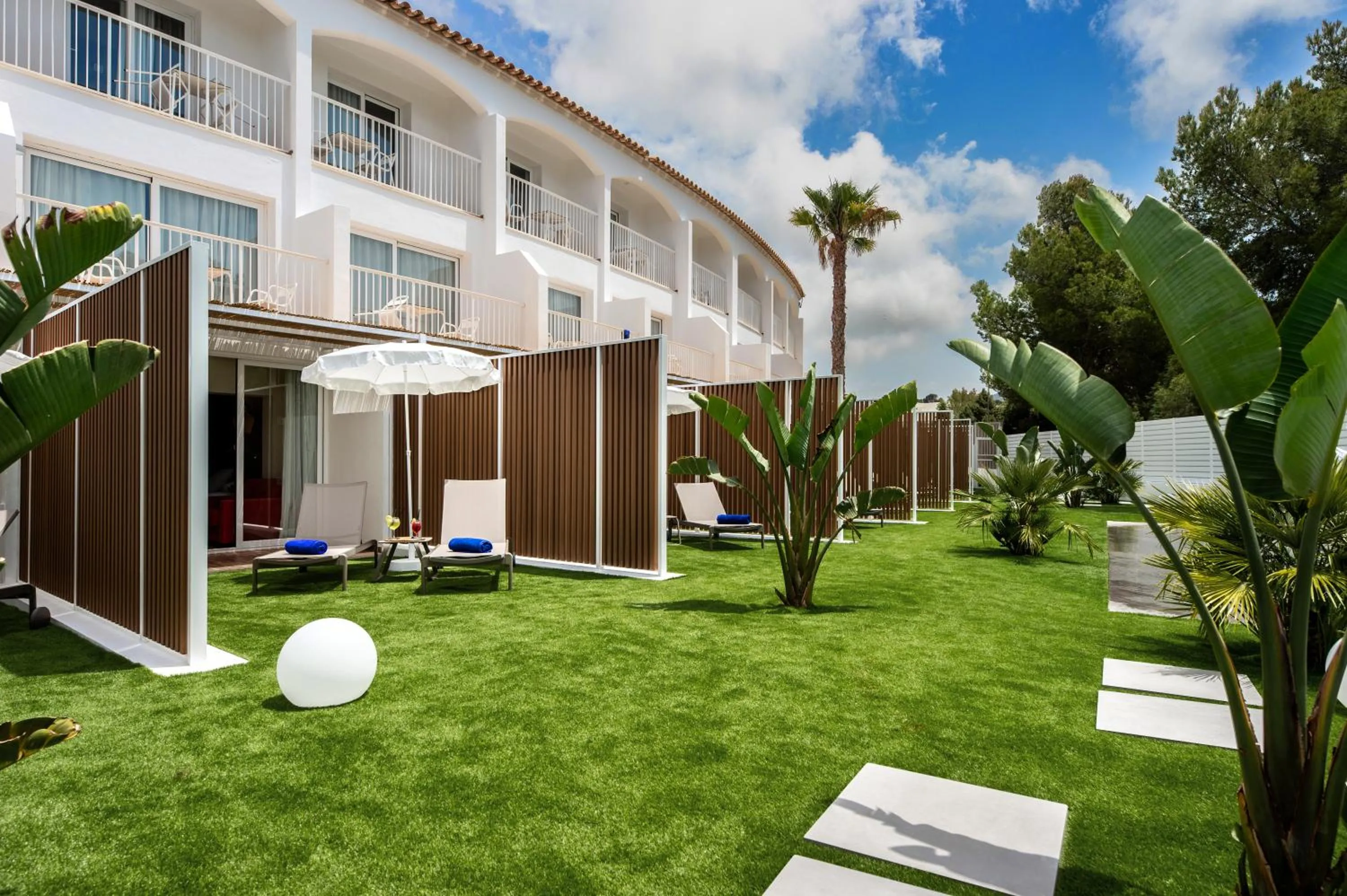 Garden in Hotel Playasol Cala Tarida