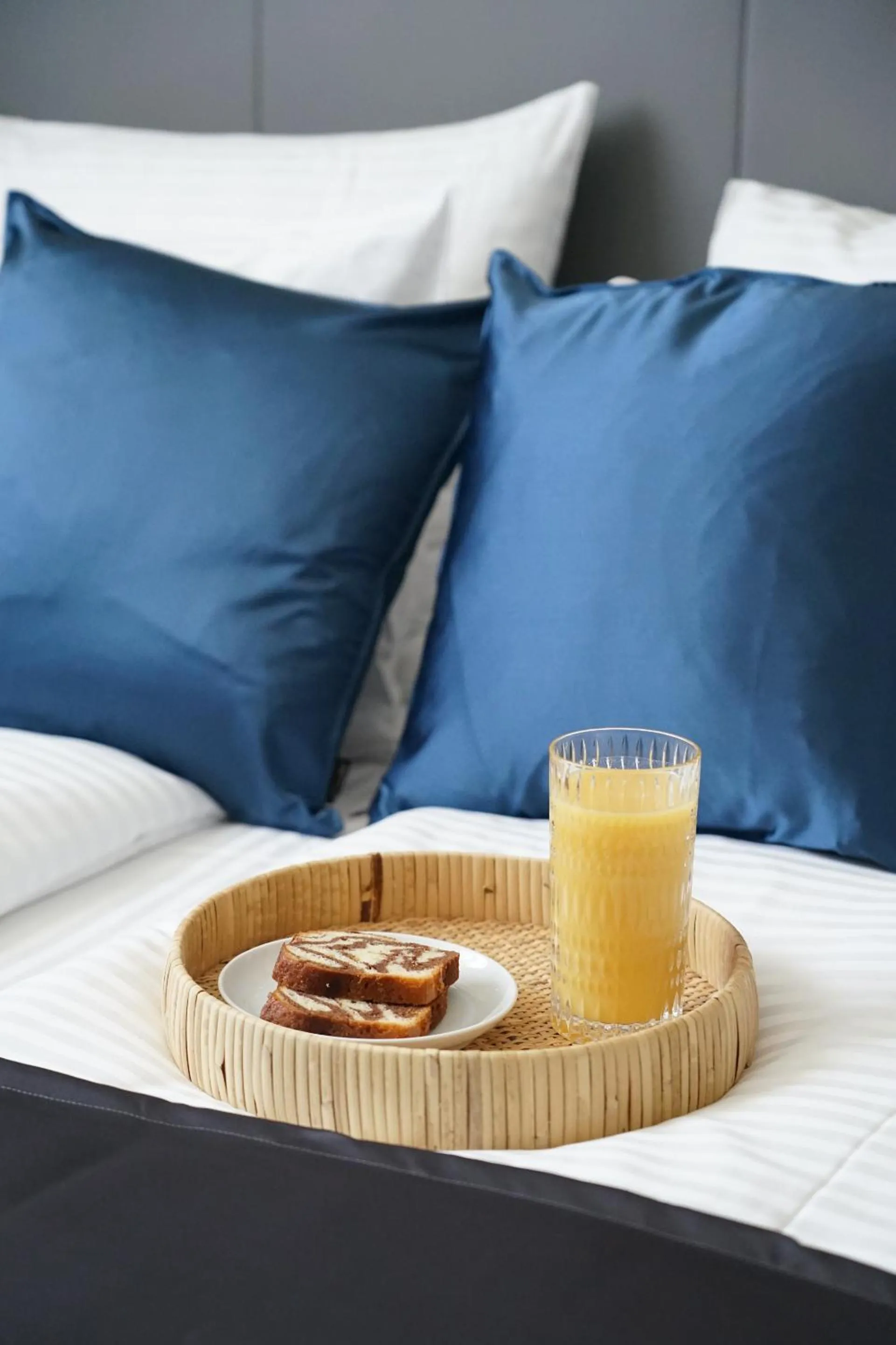 Bedroom, Bed in Centra Hotel Winterthur