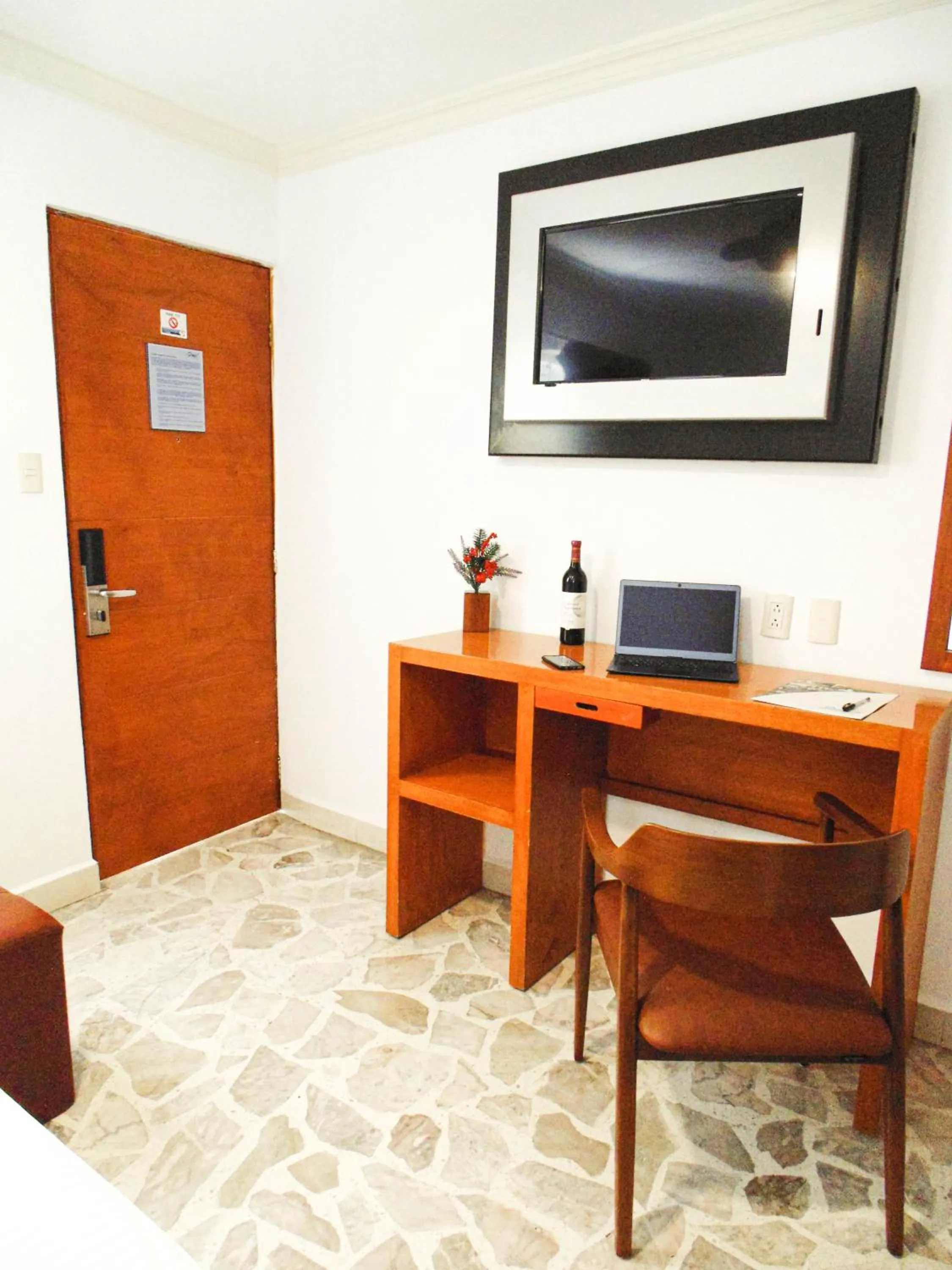 TV and multimedia in Hotel River Poliforum