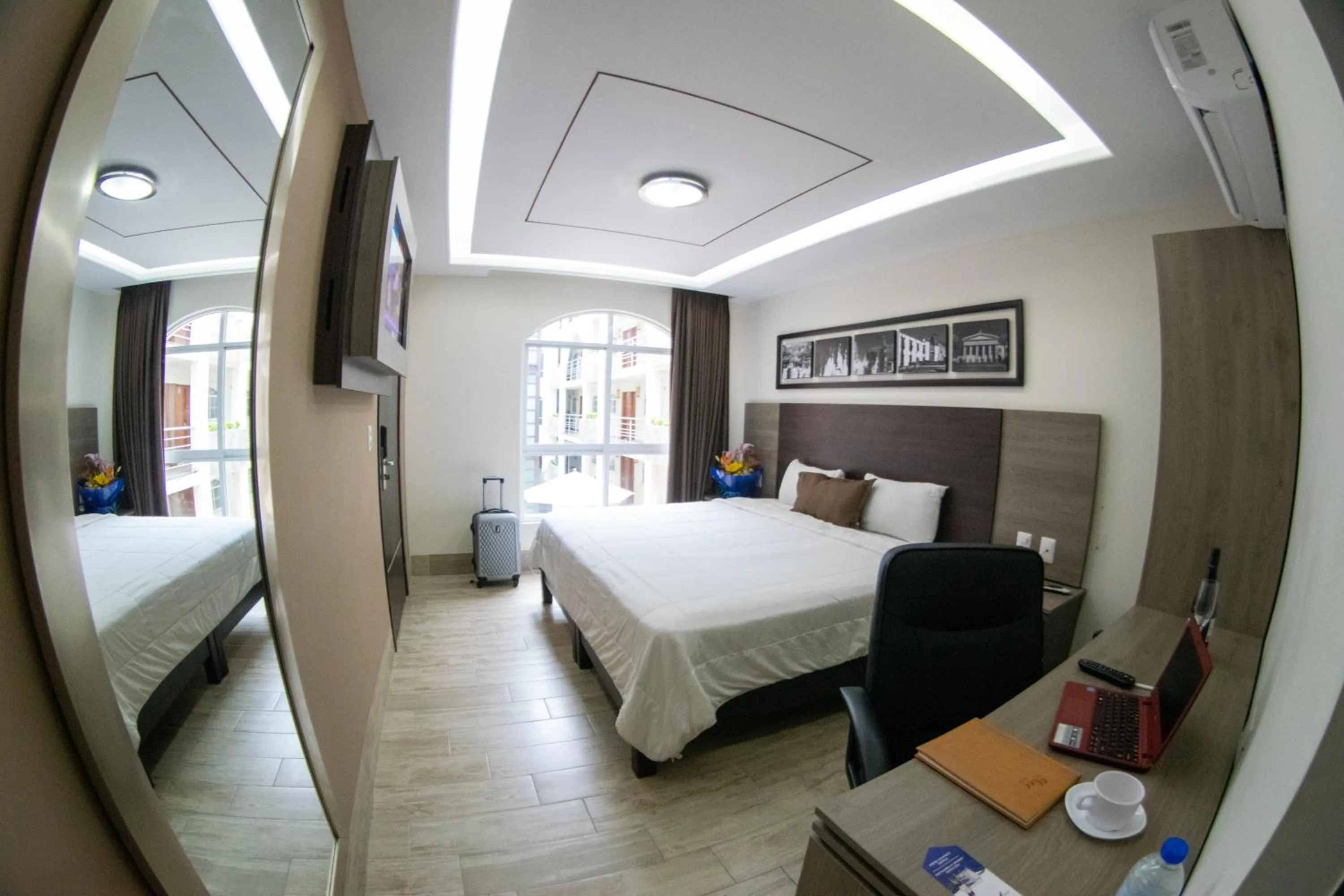 Inner courtyard view, Bed in Hotel River Poliforum