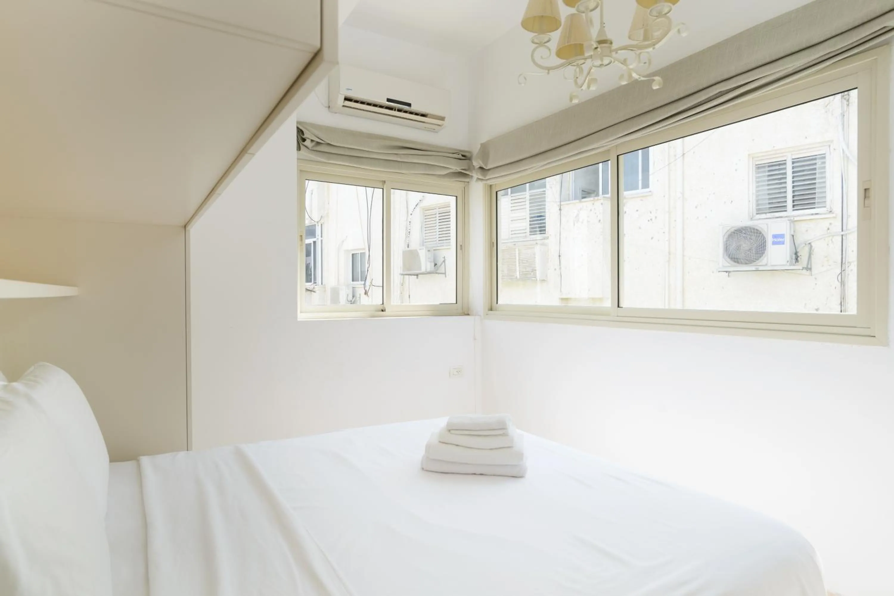 Adorable 2 bedrooms apt w Bomb Shelter next to the beach