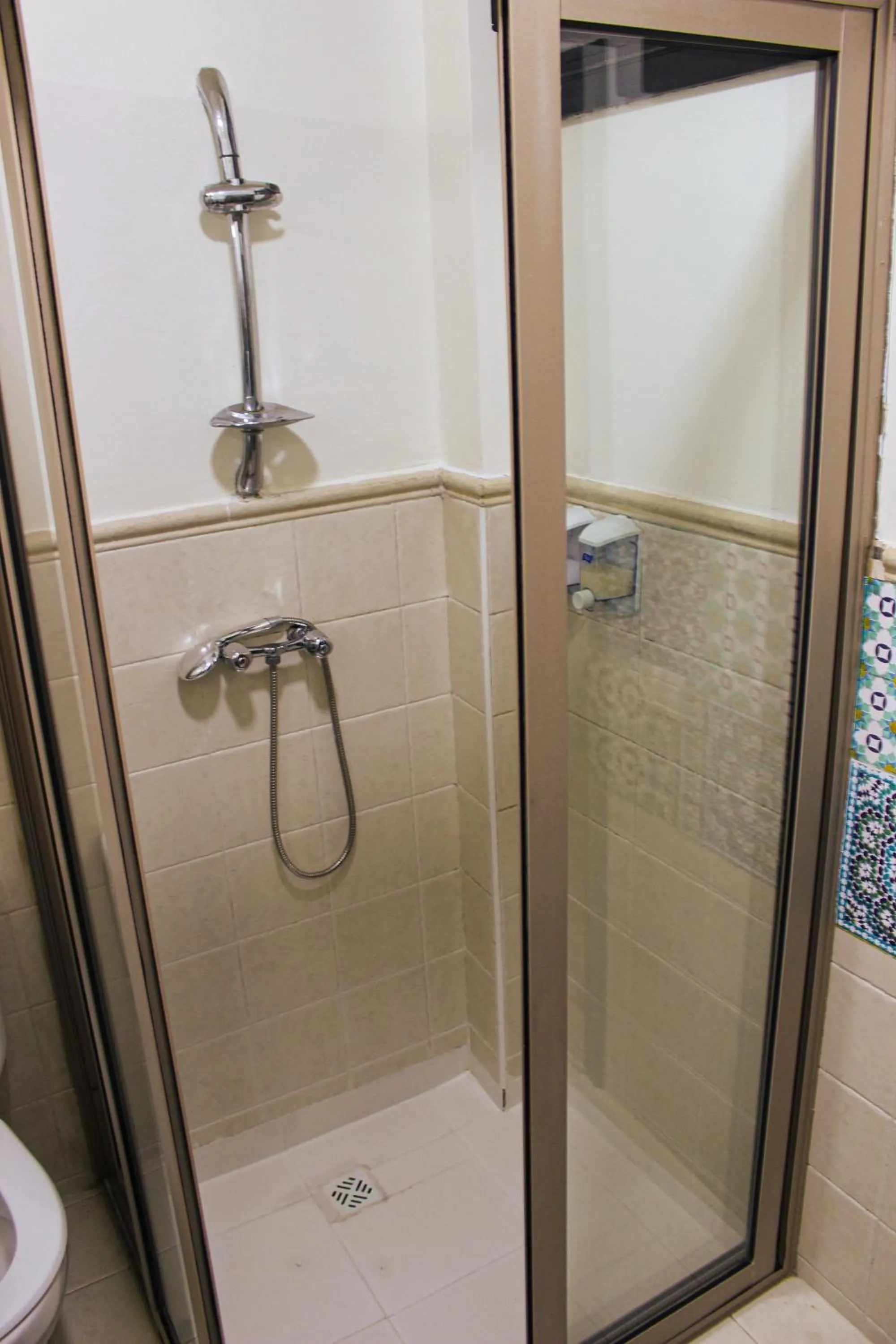 Shower in Majorel Pearl Hotel-Riad-Restaurant Piscine&Spa