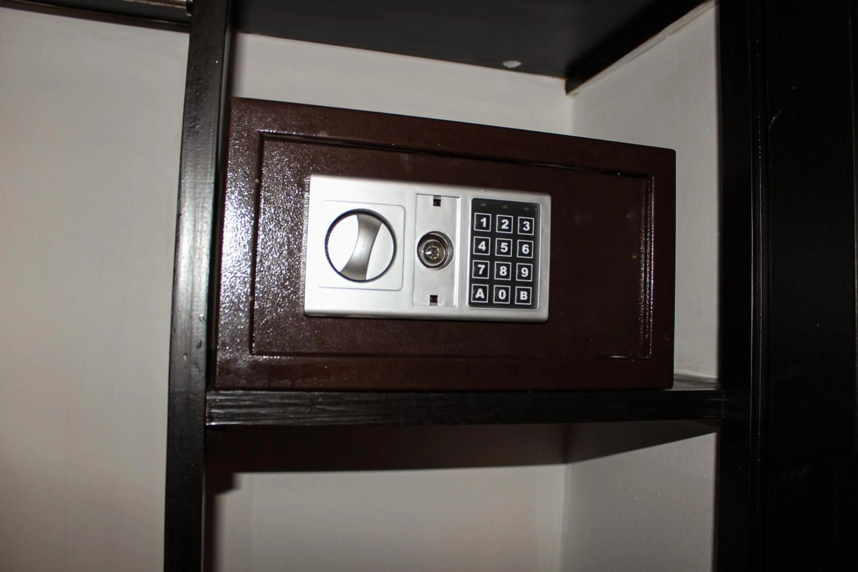 safe in Majorel Pearl Hotel-Riad-Restaurant Piscine&Spa