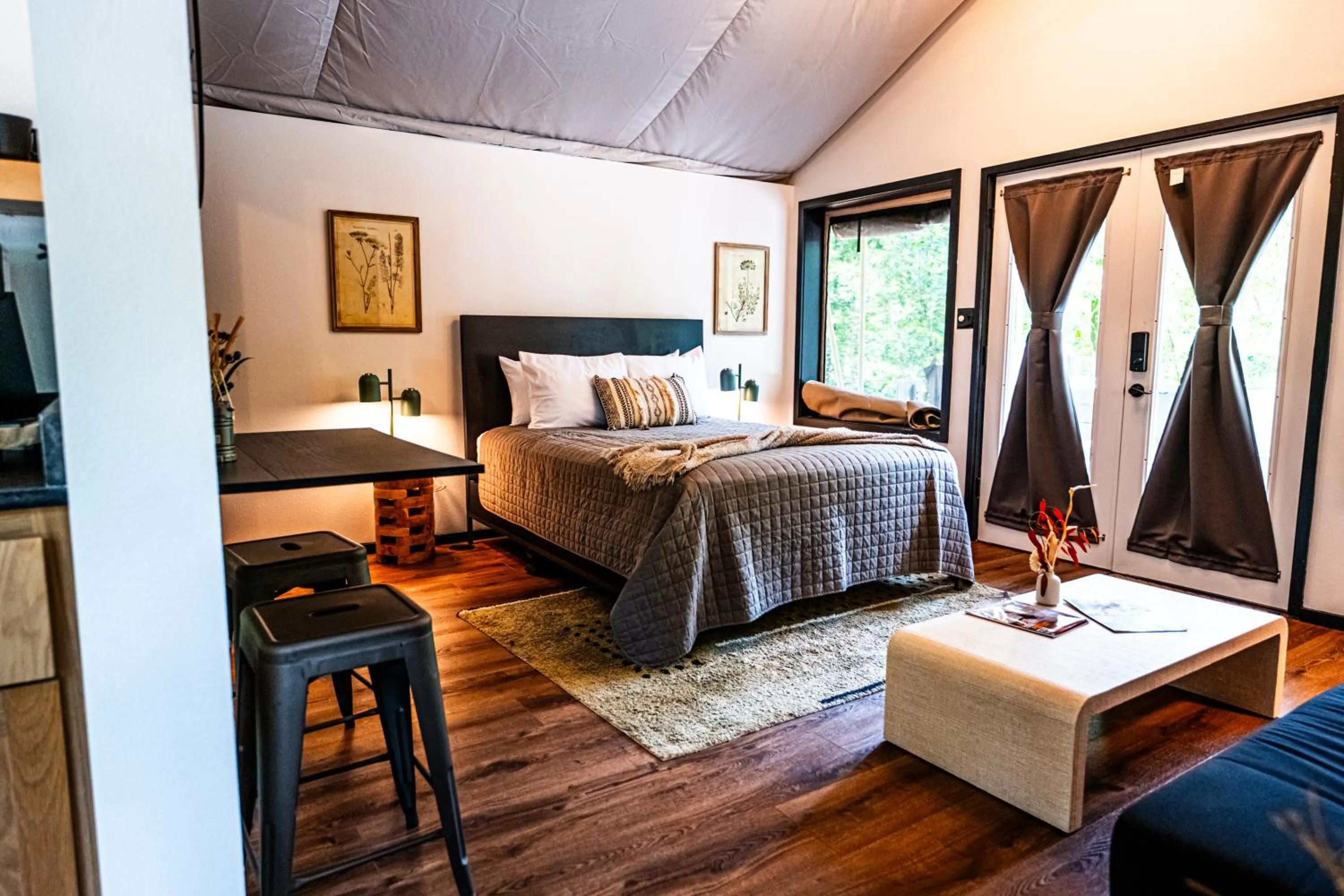 View (from property/room), Bed in Starlight Haven Hot Springs