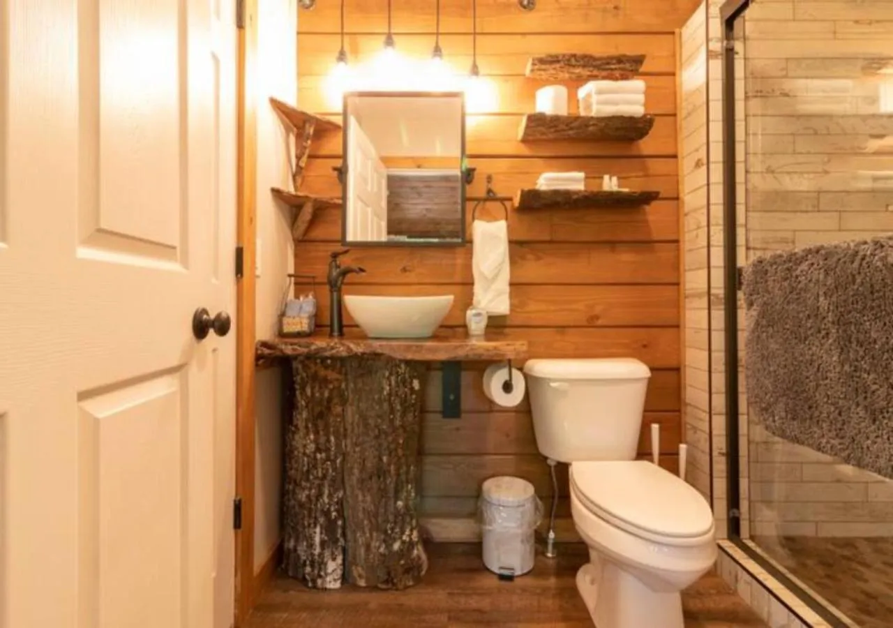 Shower in Starlight Haven Hot Springs