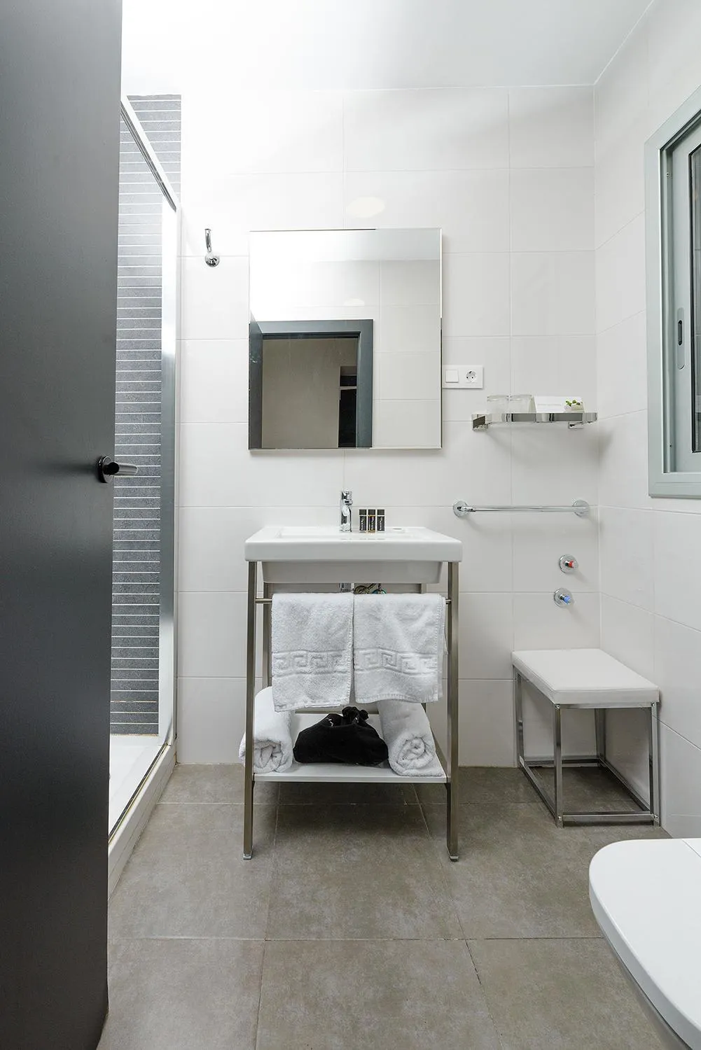 Bathroom in Elite Hotel - Gay Men Only