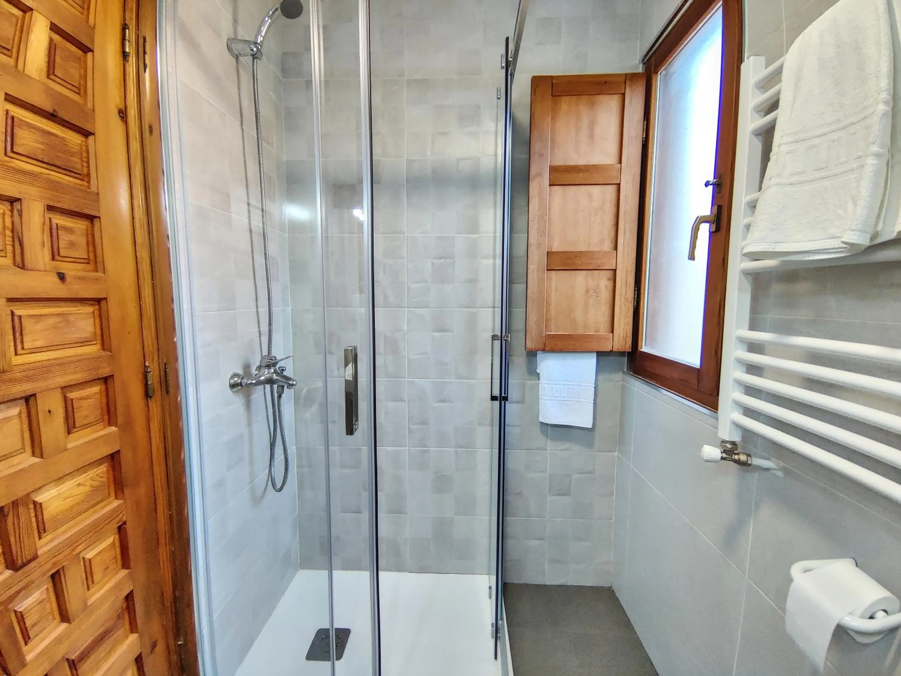 Shower in Apartamentos Javier