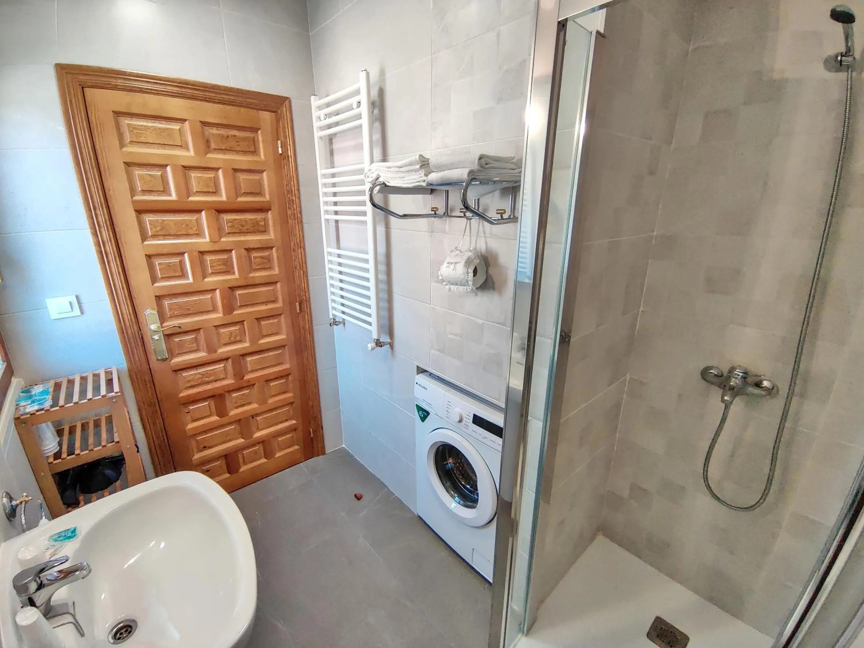 Shower in Apartamentos Javier