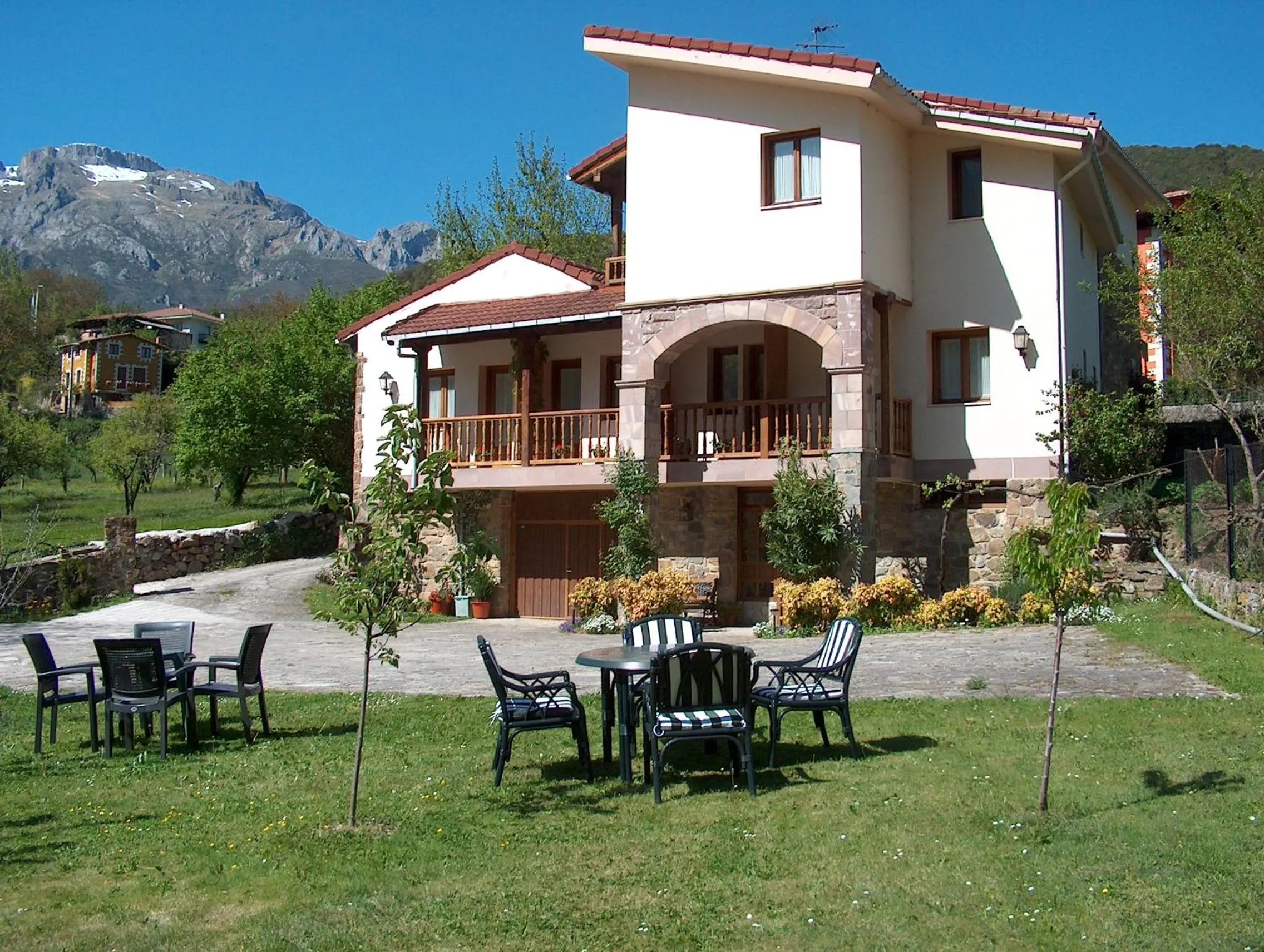 Property building in Apartamentos Javier