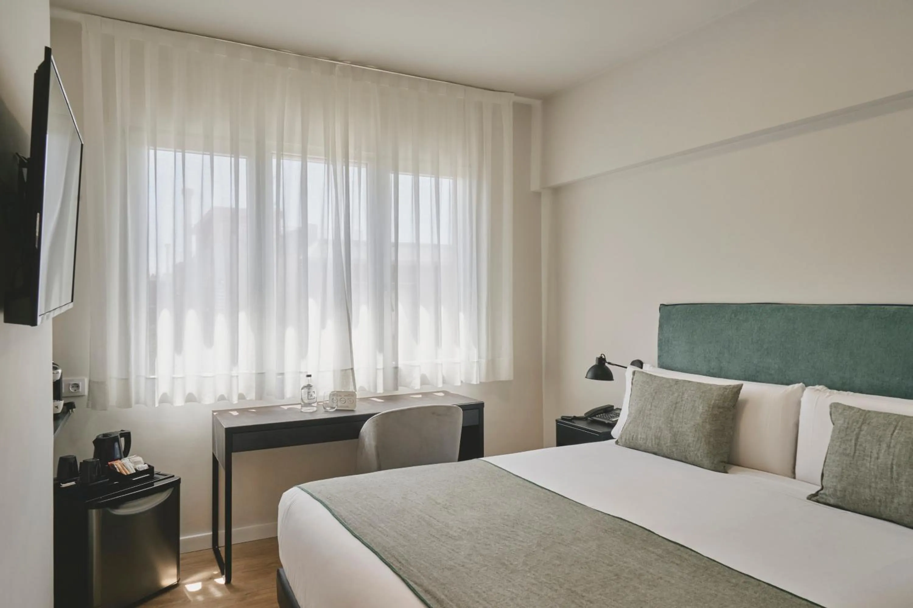 Photo of the whole room, Bed in Tres Torres Atiram Hotel