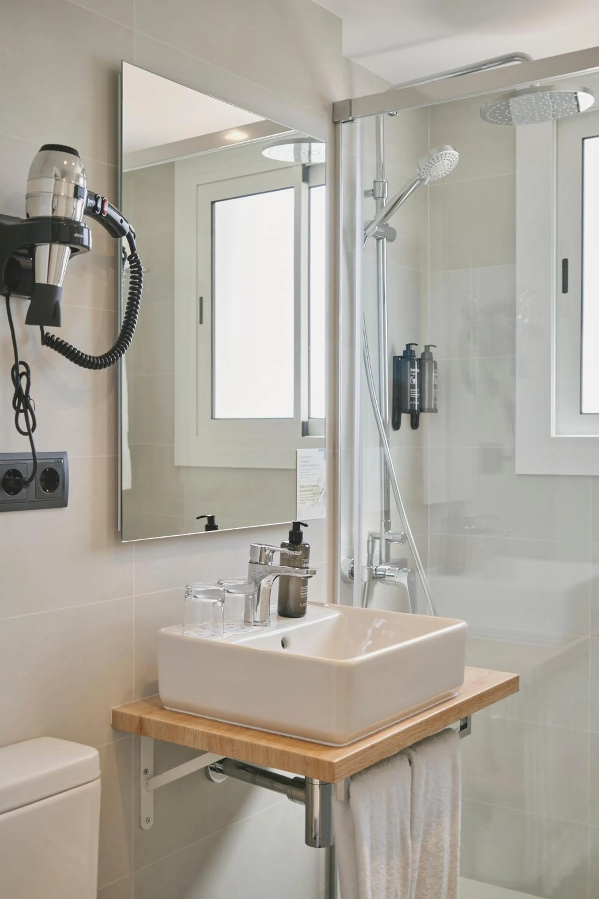 Bathroom in Tres Torres Atiram Hotel