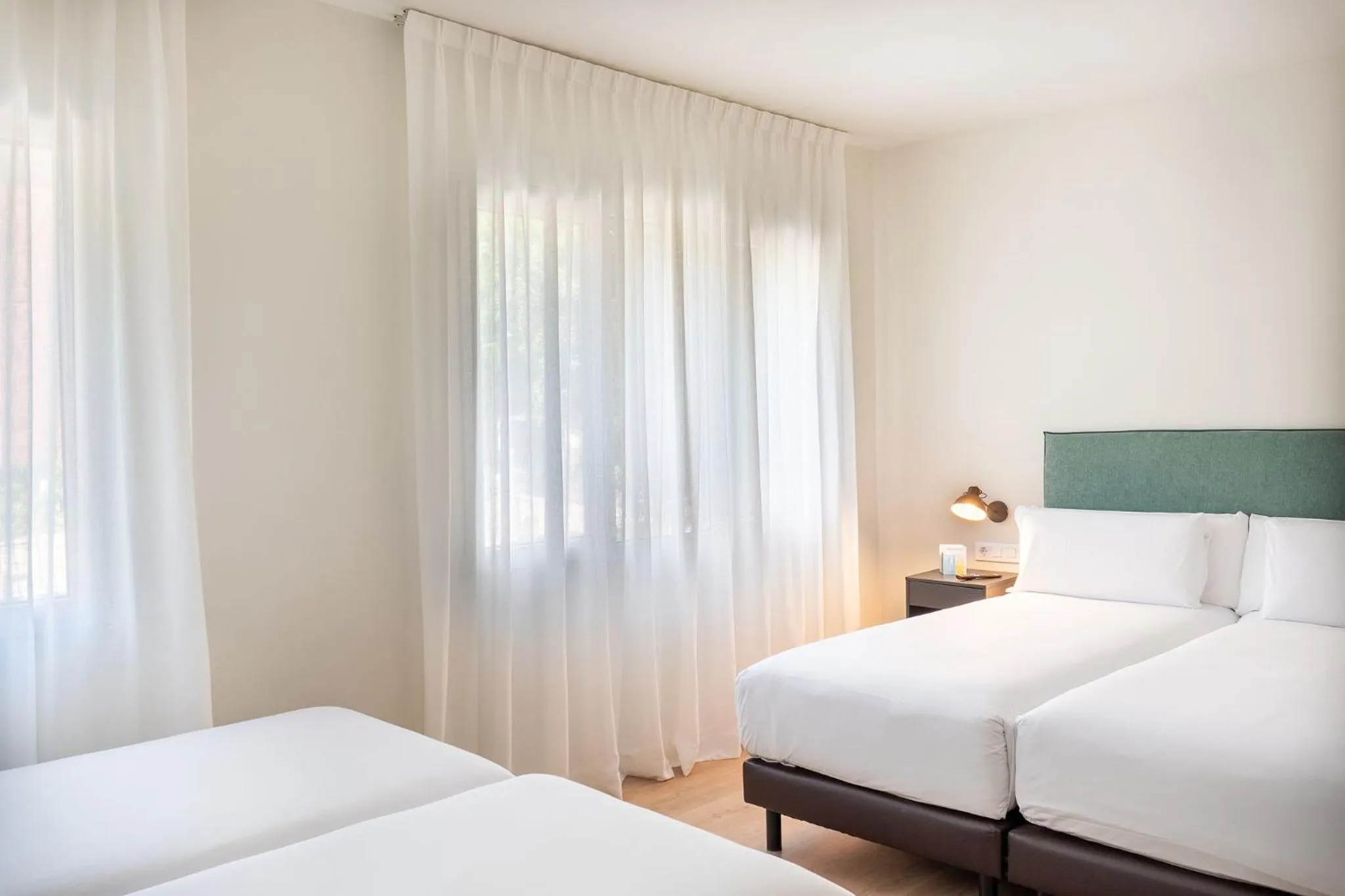 Photo of the whole room, Bed in Tres Torres Atiram Hotel