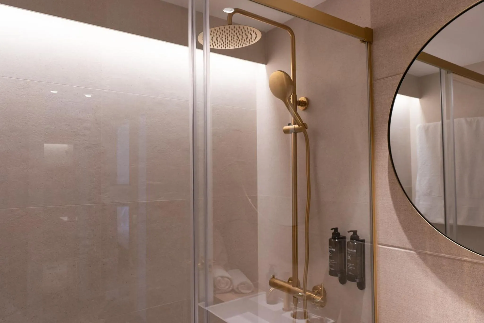 Bathroom in Tres Torres Atiram Hotel