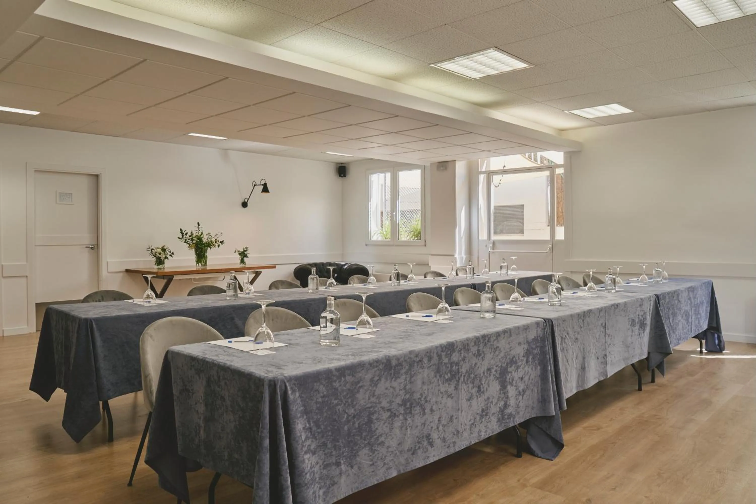 Meeting/conference room in Tres Torres Atiram Hotel