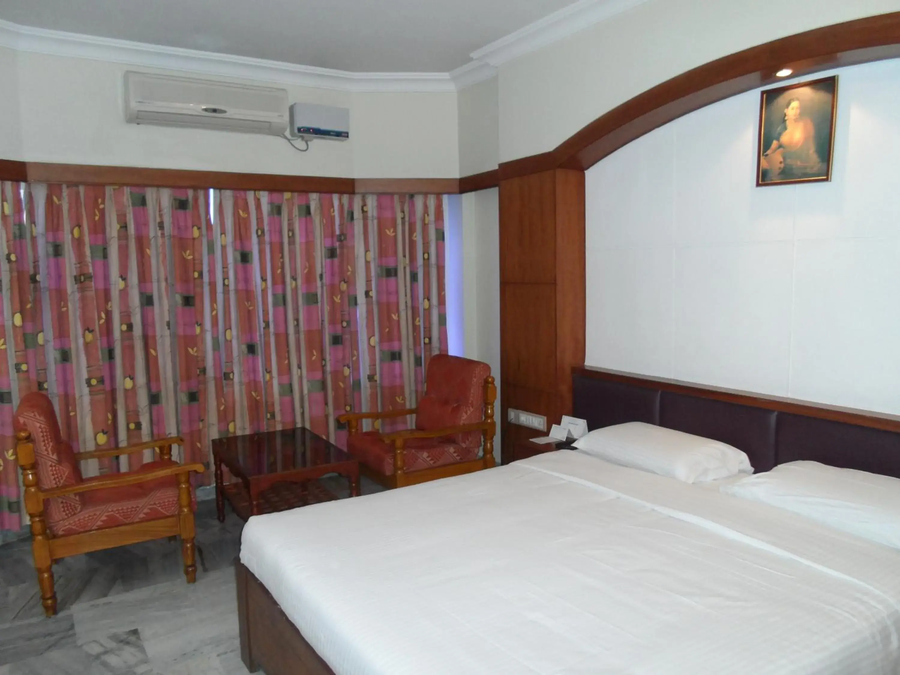 Deluxe Double Room (10% of on Food) - single occupancy in Hotel PLR Grand Deluxe Double Room (10% of on Food) - single occupancy in Hotel PLR Grand