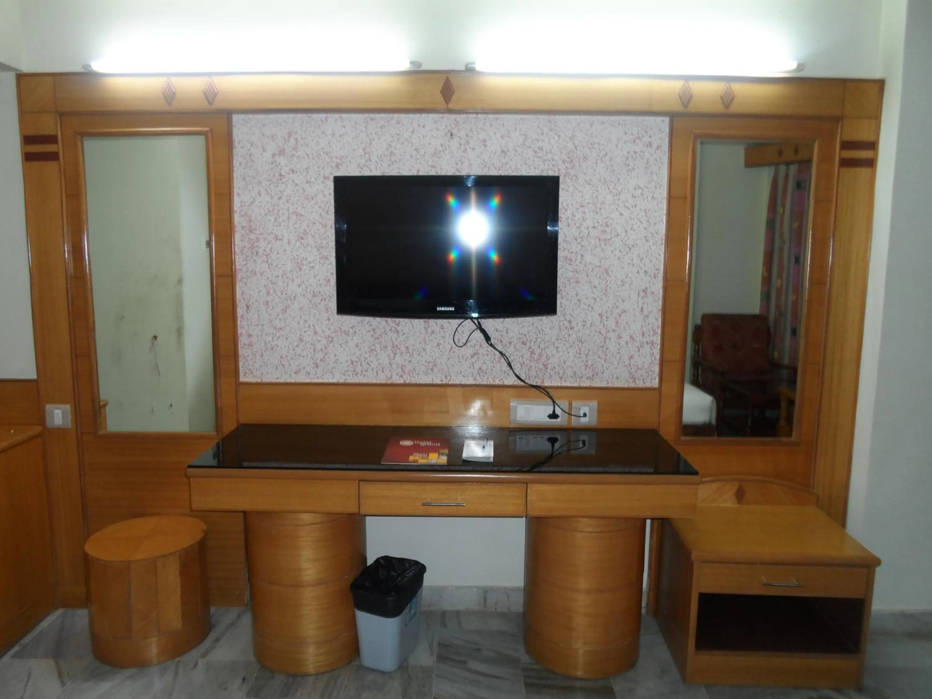 TV and multimedia in Hotel PLR Grand