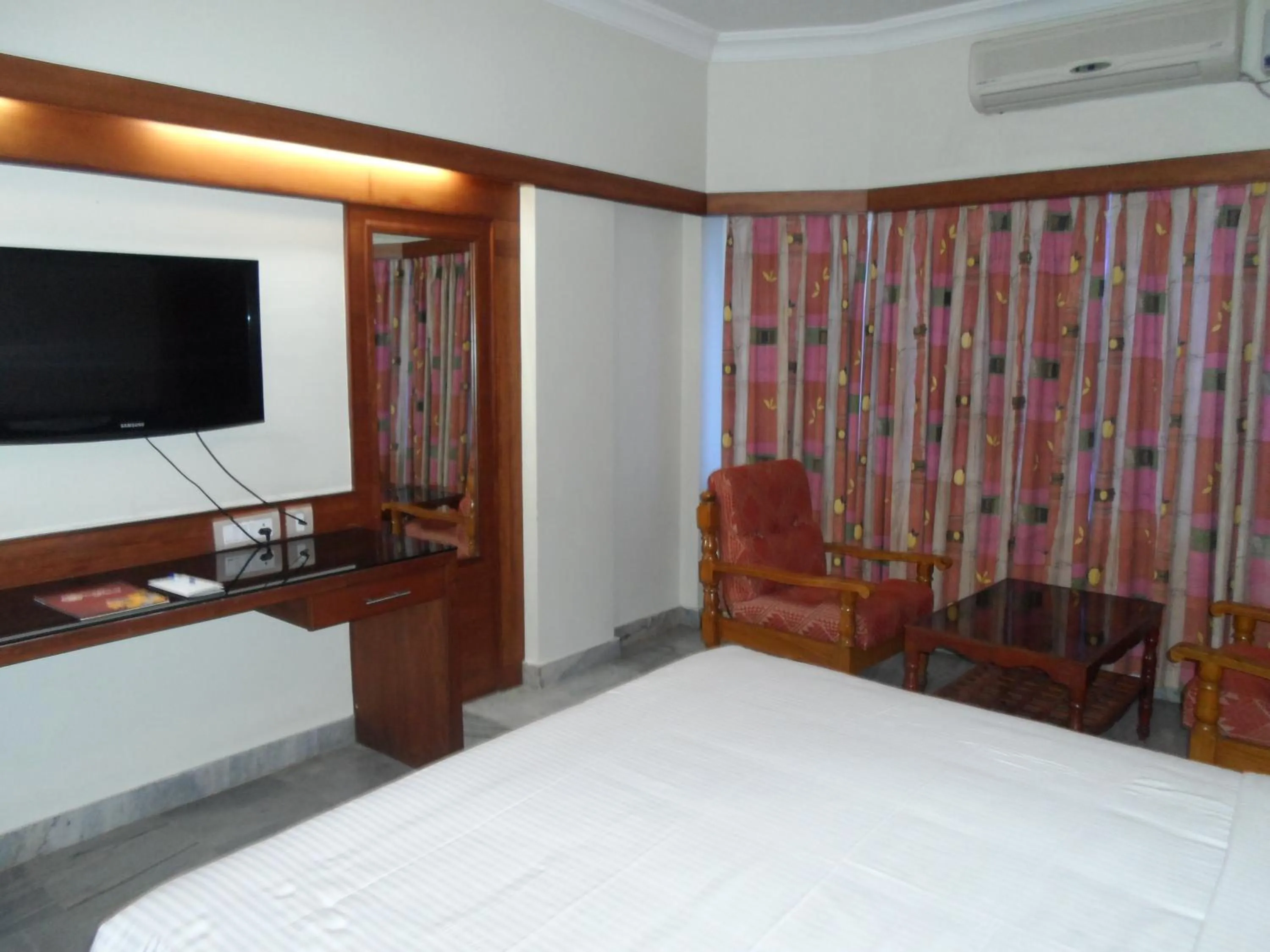 Bedroom, Bed in Hotel PLR Grand
