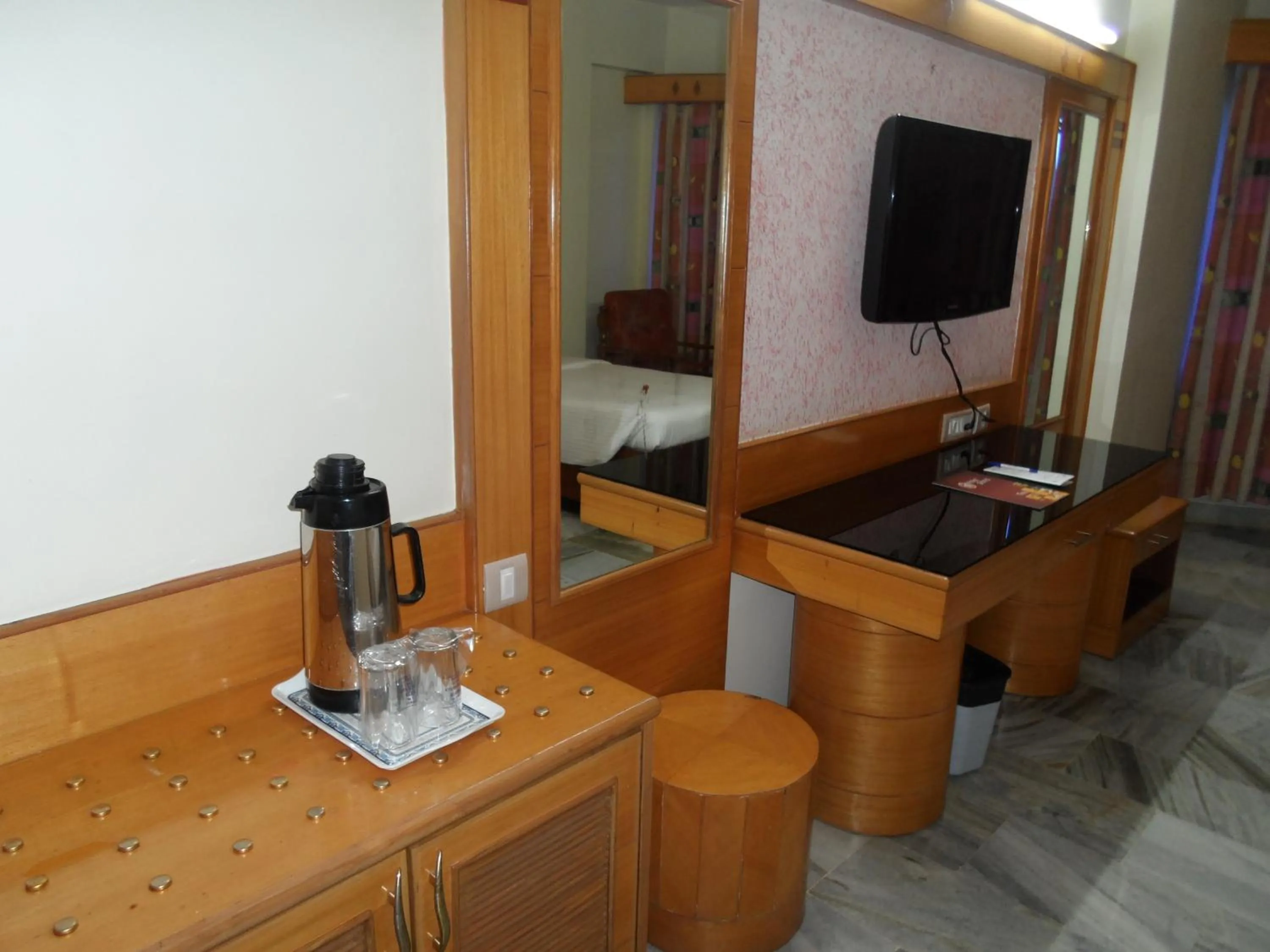 TV and multimedia in Hotel PLR Grand