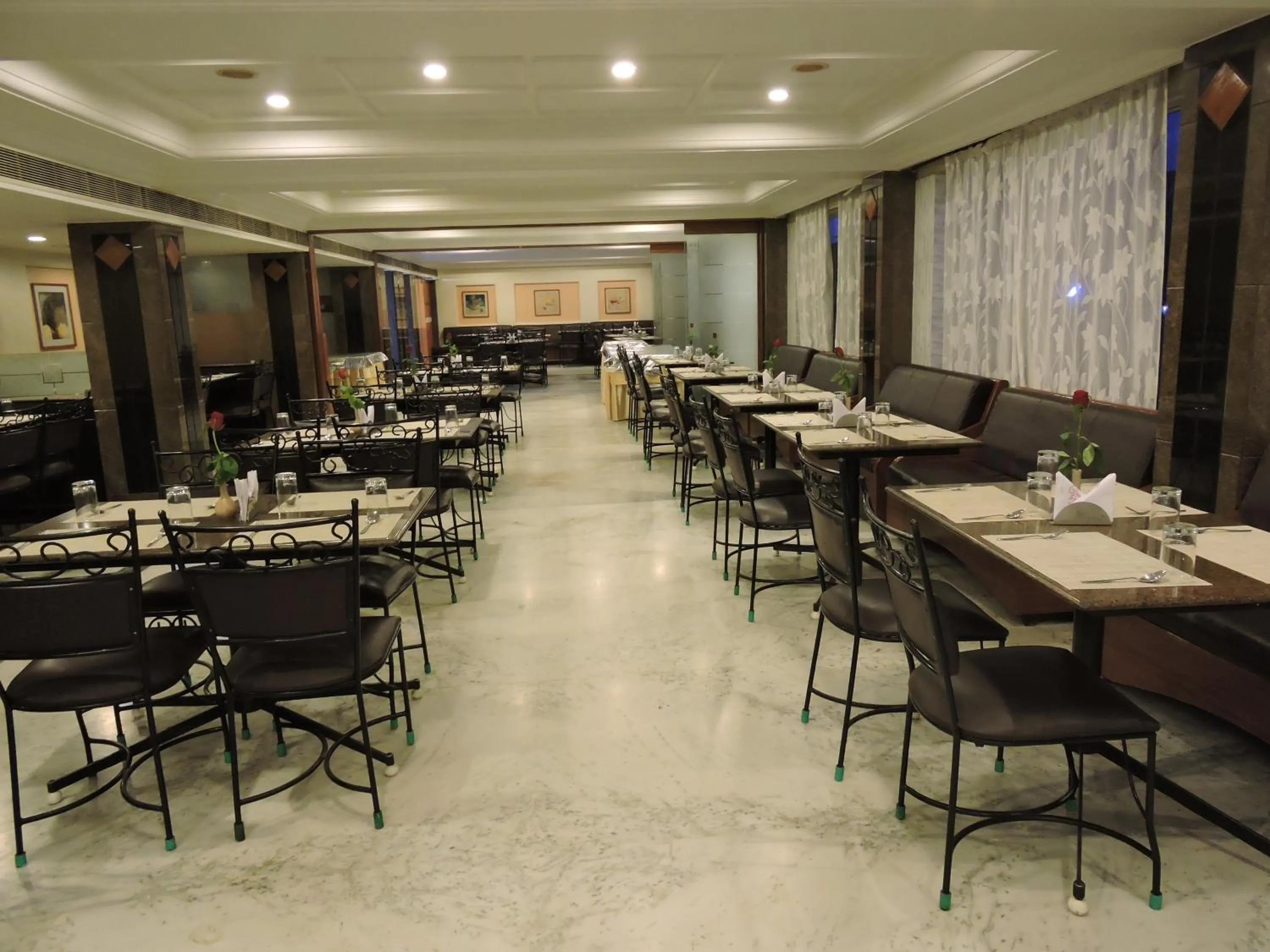 Restaurant/places to eat in Hotel PLR Grand