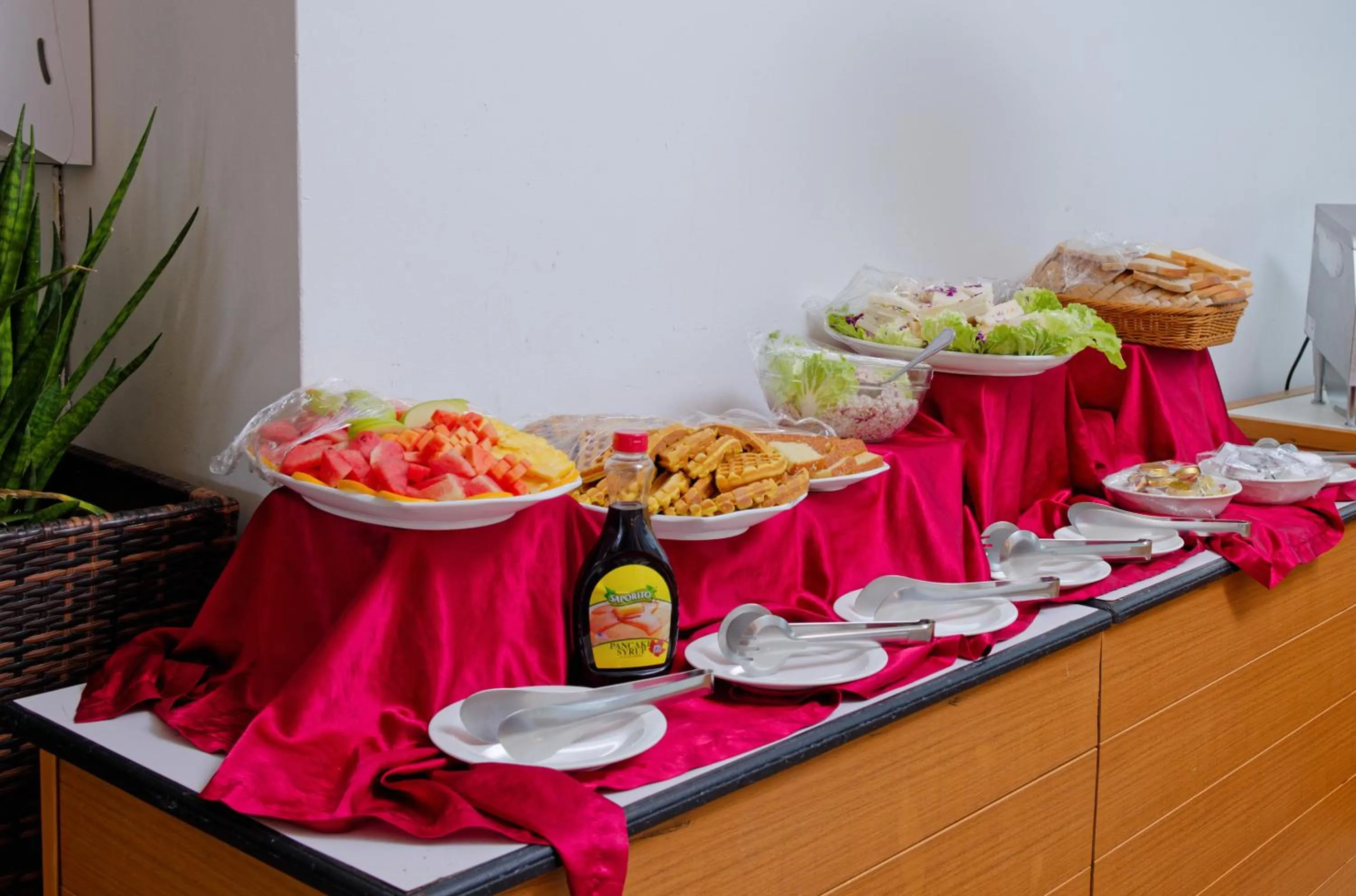 Buffet breakfast in Crystal Sands