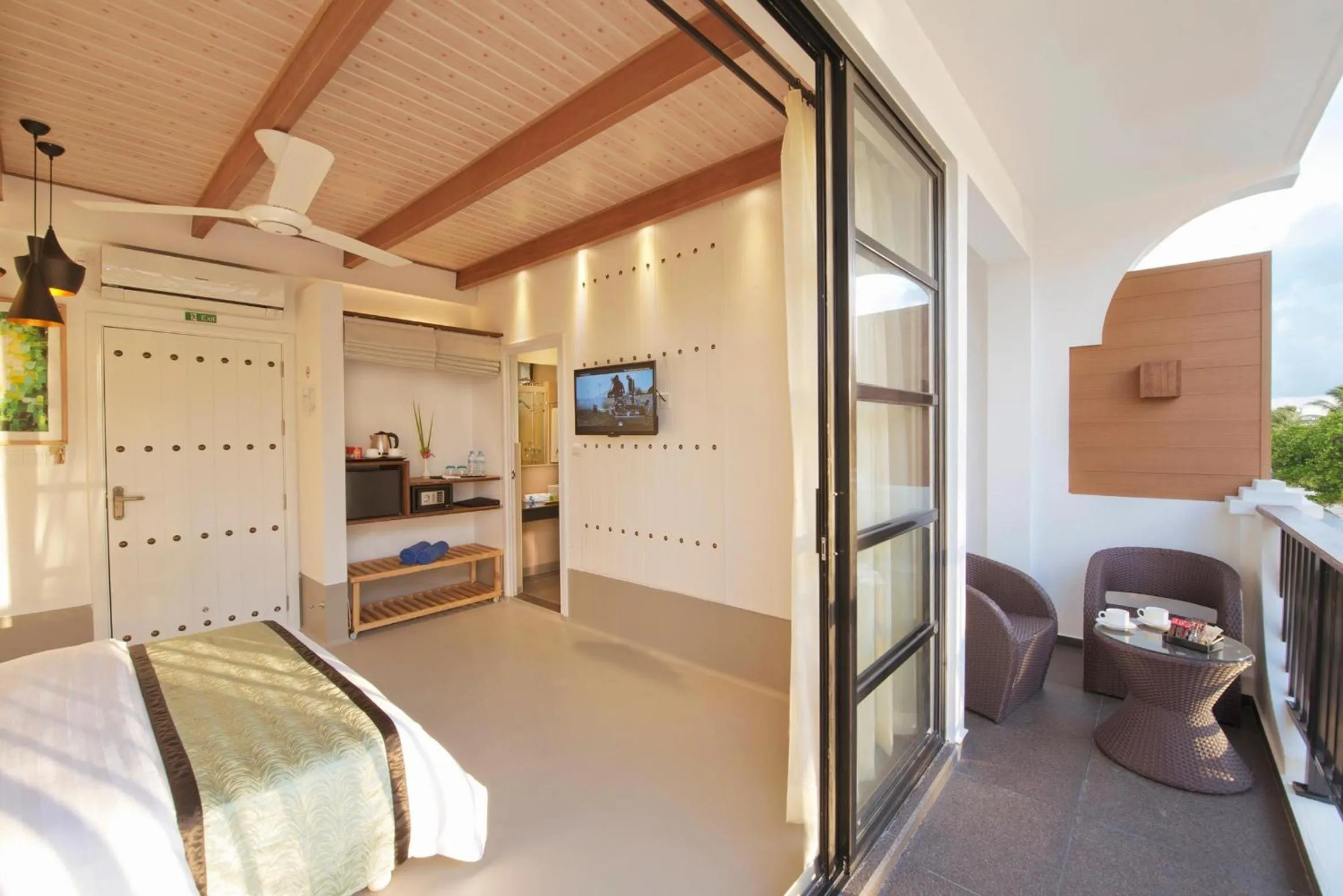 Photo of the whole room, Bed in Crystal Sands