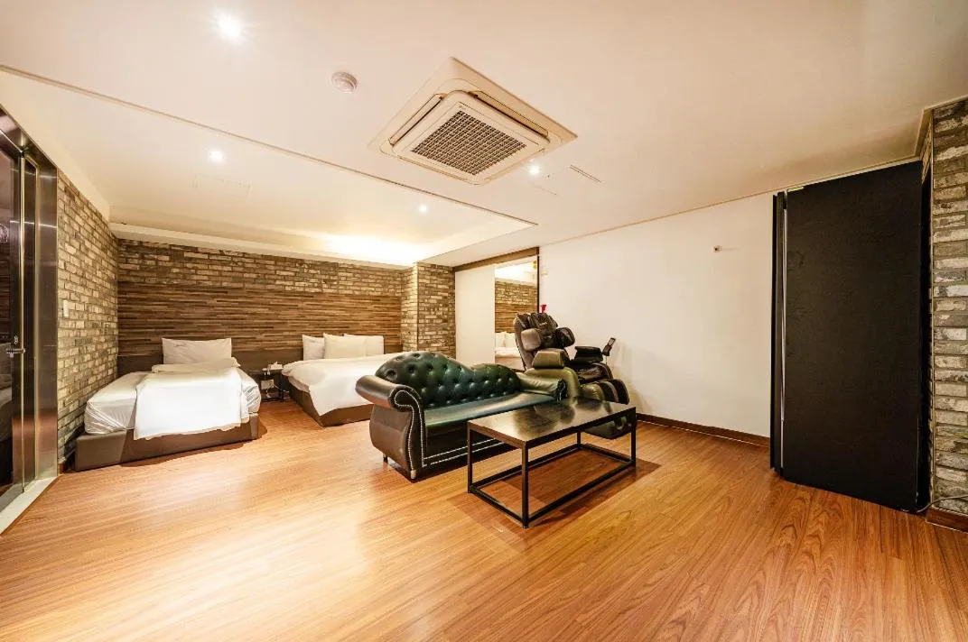 Seating Area in Bundang Regency Hotel