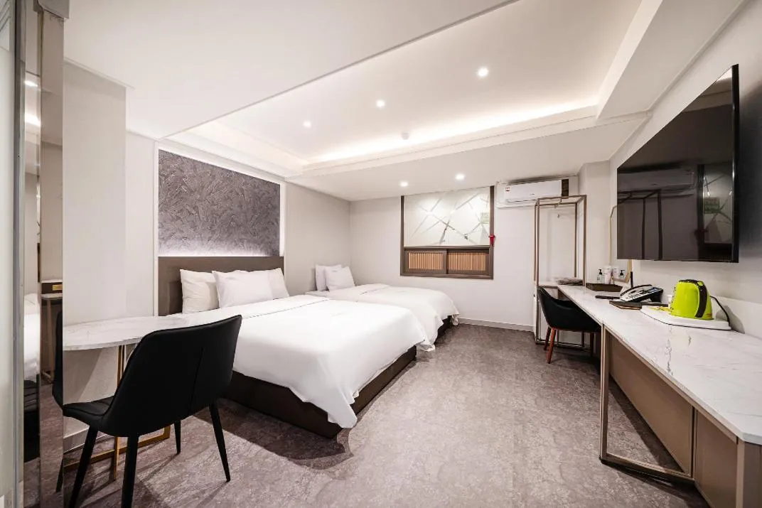 TV and multimedia in Bundang Regency Hotel